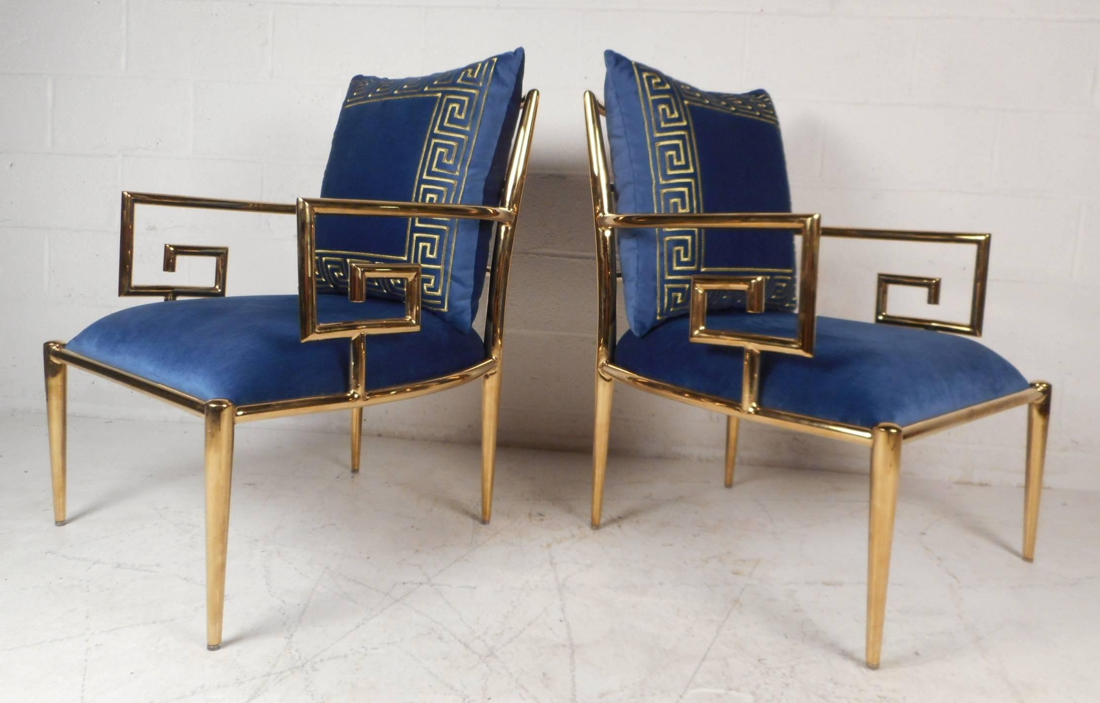 Elegant Pair of Mid-Century Modern Lounge Chairs In Good Condition In Brooklyn, NY