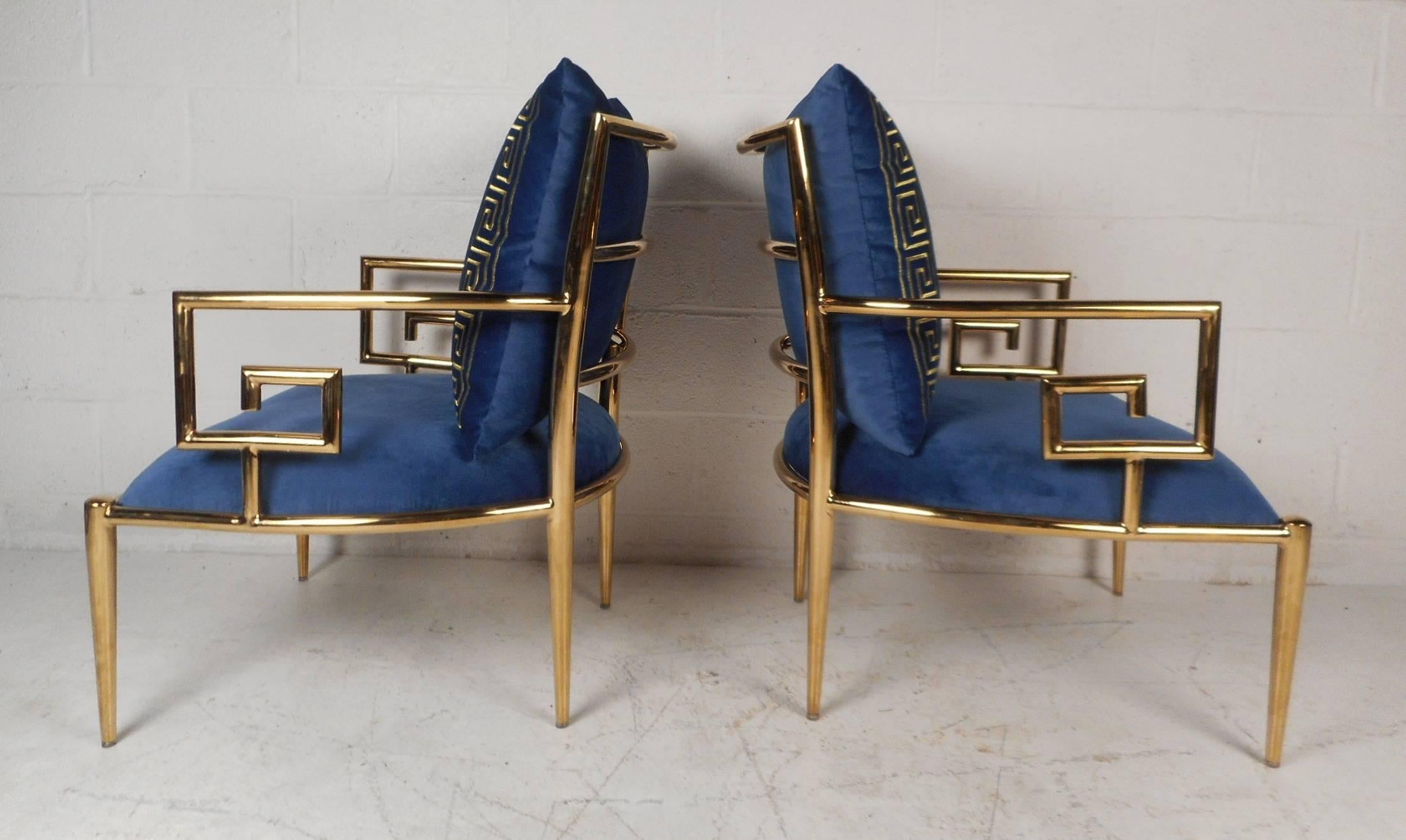 Late 20th Century Elegant Pair of Mid-Century Modern Lounge Chairs