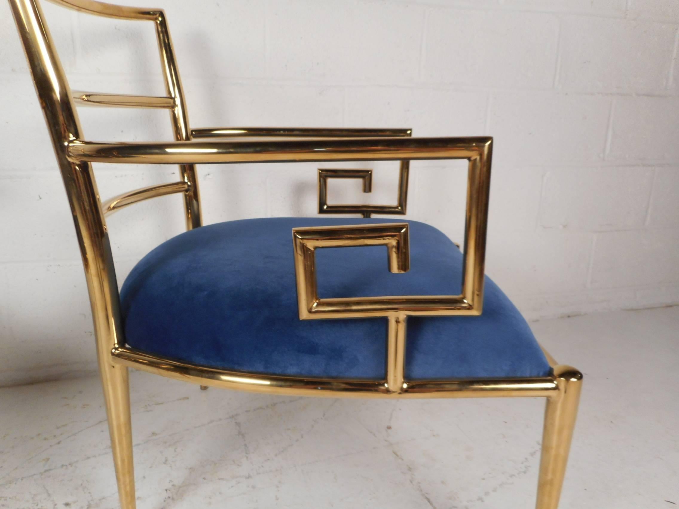 Elegant Pair of Mid-Century Modern Lounge Chairs 2