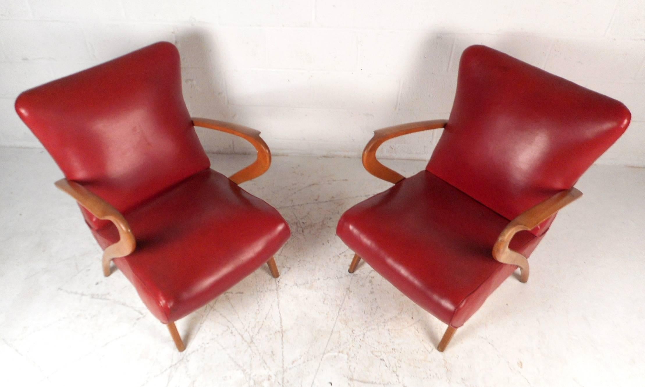 Late 20th Century Pair of Mid-Century Modern Italian Lounge Chairs by Paolo Buffa