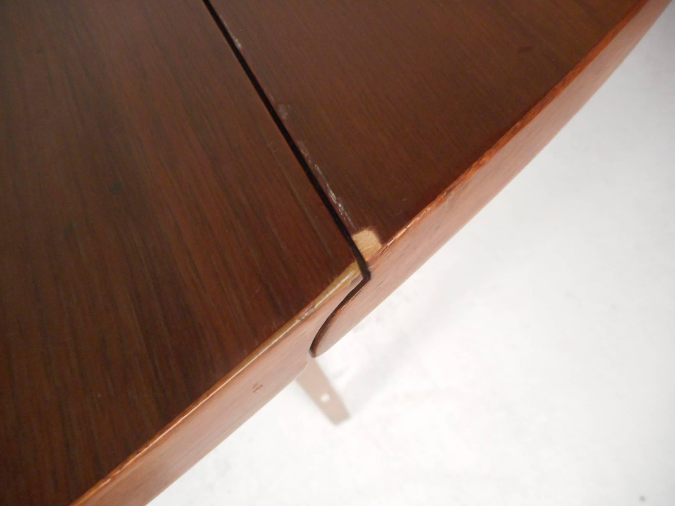 Late 20th Century Mid-Century Modern Expandable Drop-Leaf Dining Table by Paul McCobb For Sale