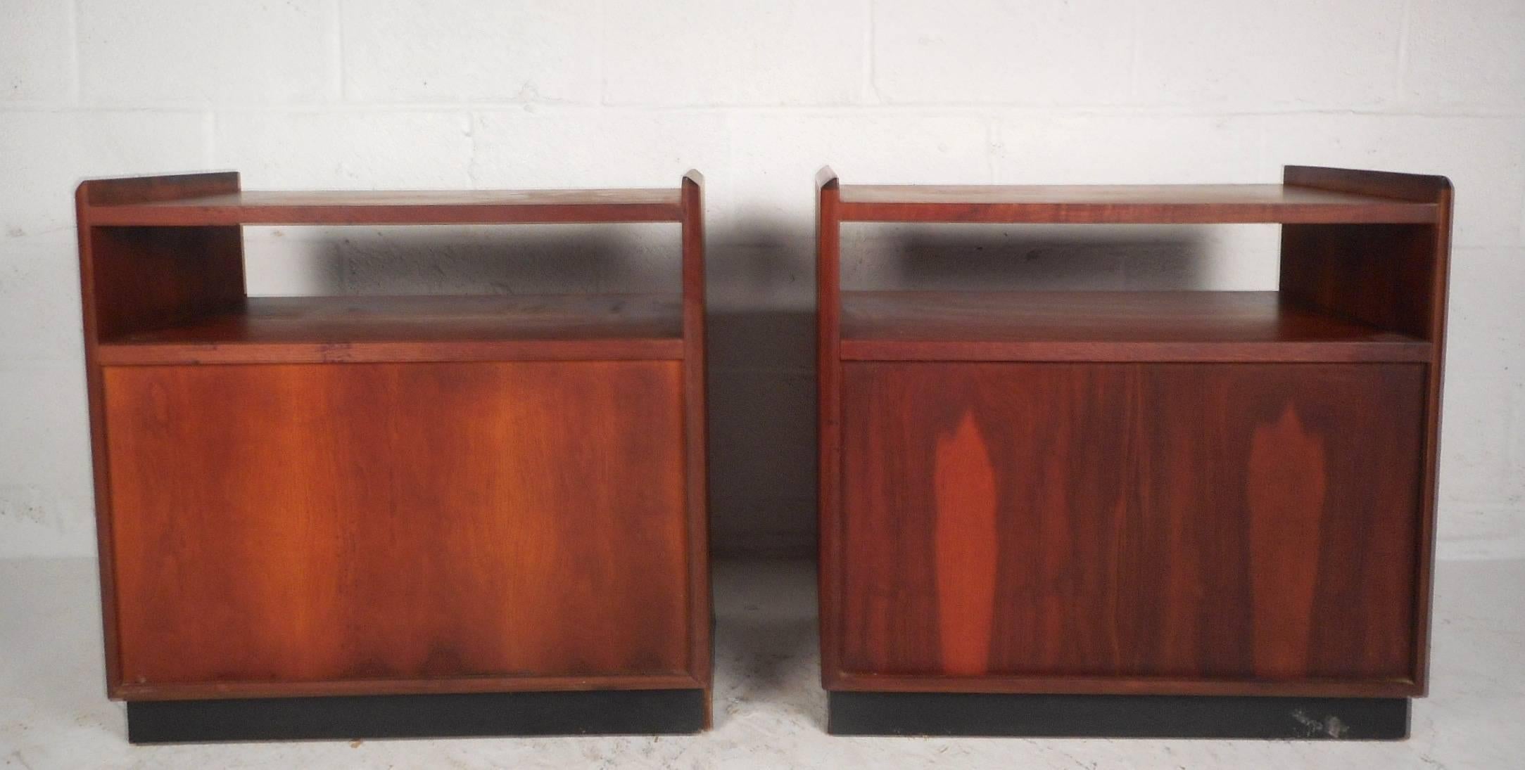 Late 20th Century Pair of Mid-Century Modern Nightstands with a Cane Front