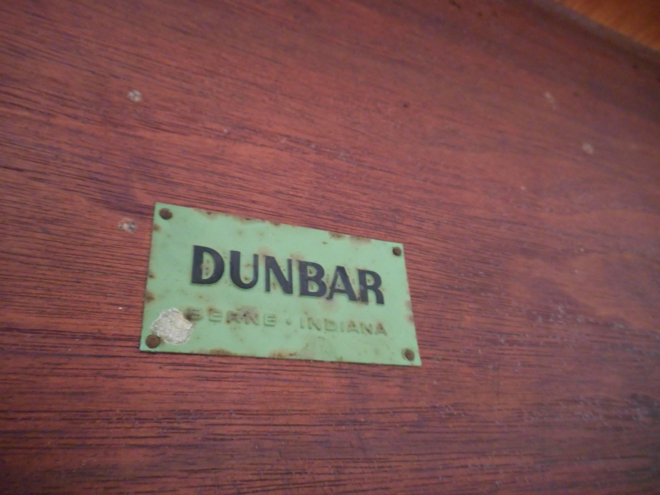 20ième siècle  Table de salle à manger moderne du milieu du siècle à feuilles tombantes par Dunbar en vente