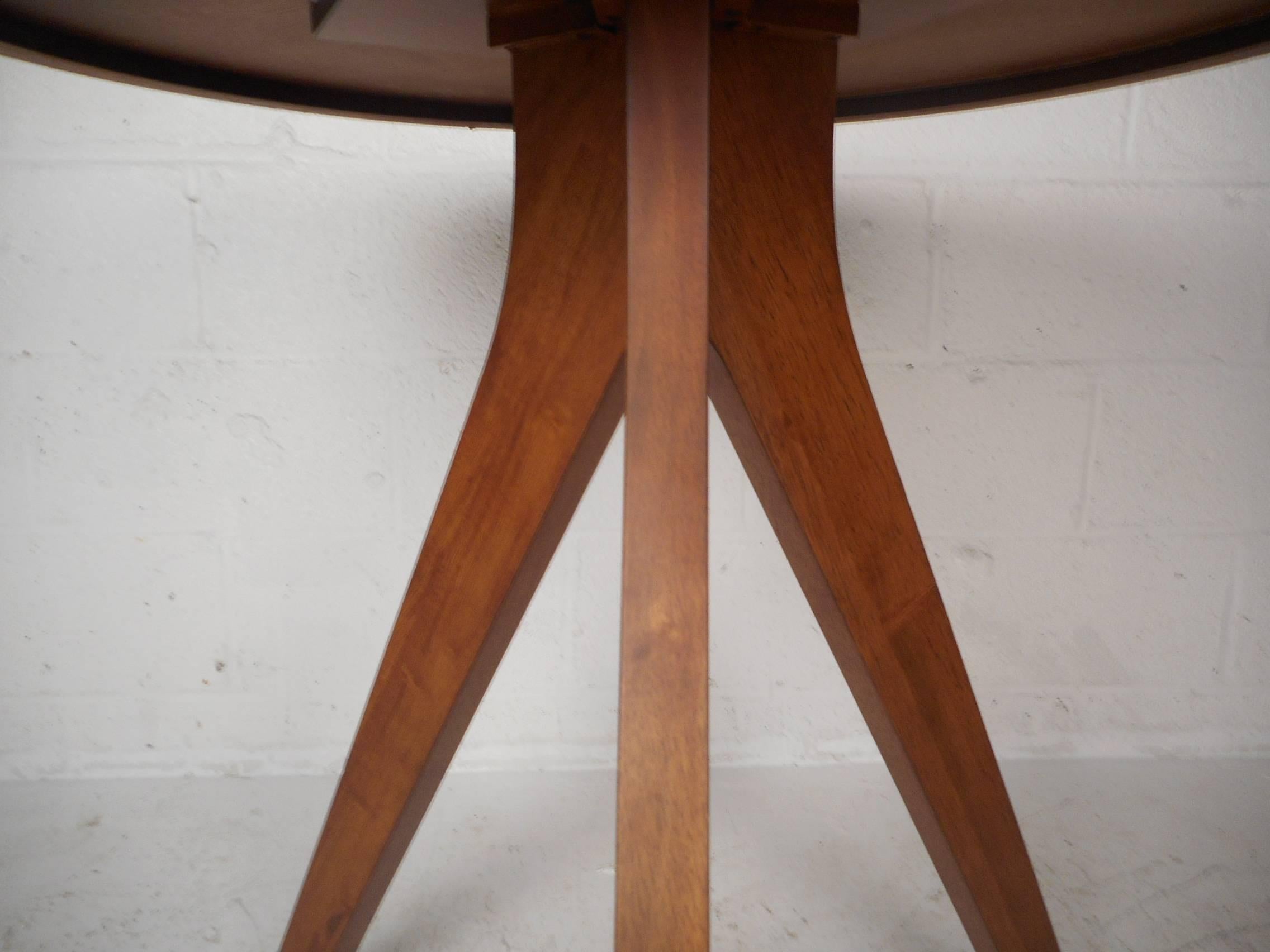 Contemporary Modern Tripod Kitchen Table In Good Condition In Brooklyn, NY