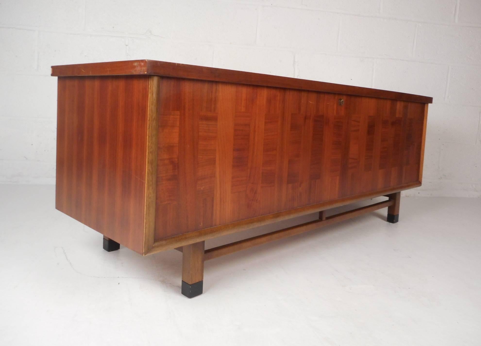 mid century lane cedar chest