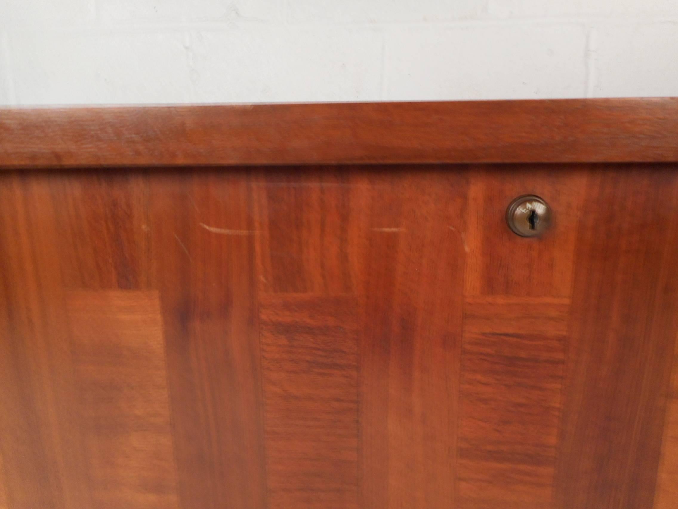 Oak Amazing Mid-Century Modern Lane Cedar Chest