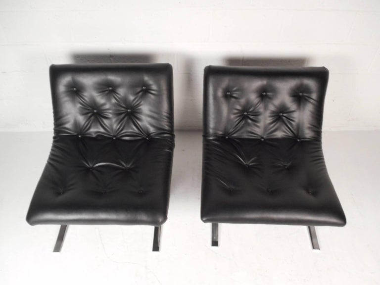 Mid-20th Century Mid-Century Modern Slipper Lounge Chairs in the Style of Milo Baughman For Sale