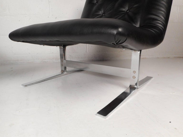 Leather Mid-Century Modern Slipper Lounge Chairs in the Style of Milo Baughman For Sale
