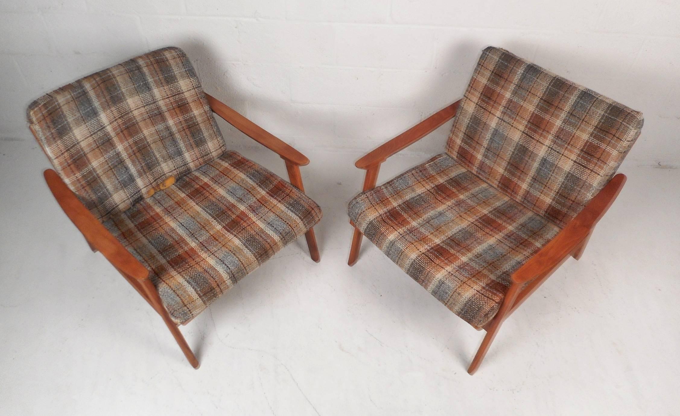 Mid-Century Modern Walnut Lounge Chairs In Good Condition In Brooklyn, NY