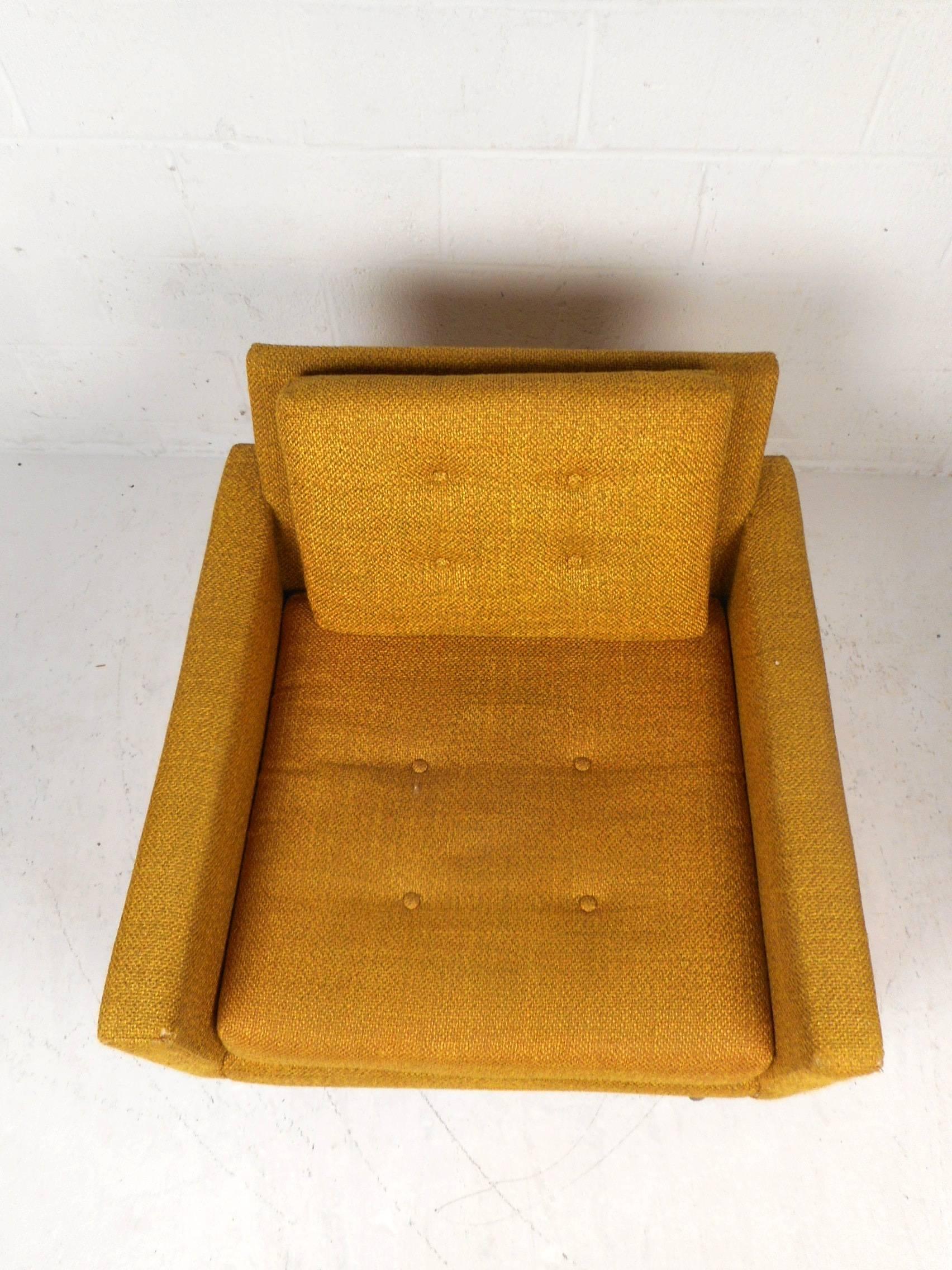 Mid-Century Modern Lounge Chair in the Style of Adrian Pearsall In Good Condition For Sale In Brooklyn, NY