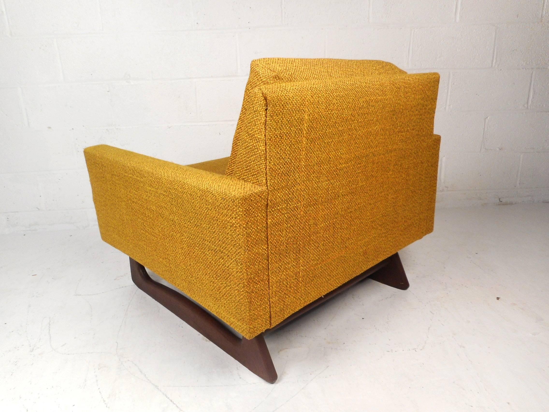 Late 20th Century Mid-Century Modern Lounge Chair in the Style of Adrian Pearsall For Sale