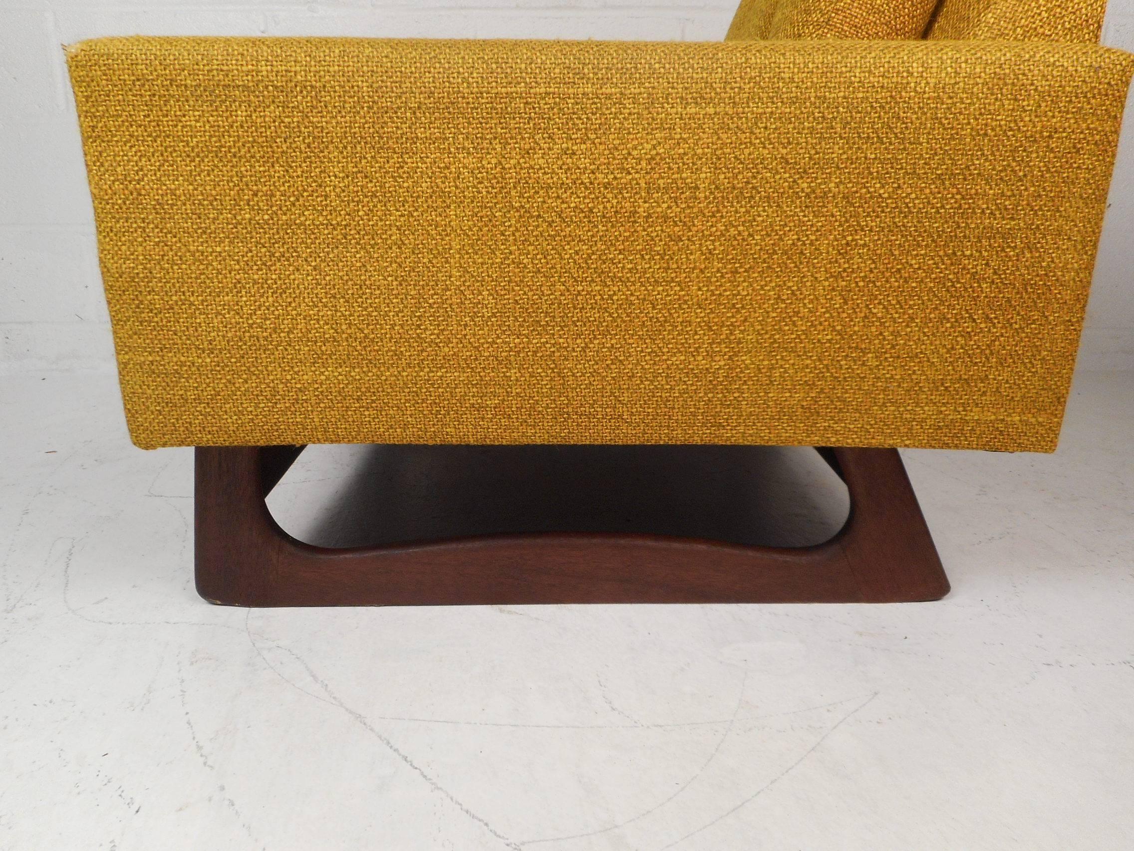 Fauteuil de salon moderne du milieu du siècle dans le style de Adrian Pearsall en vente 1