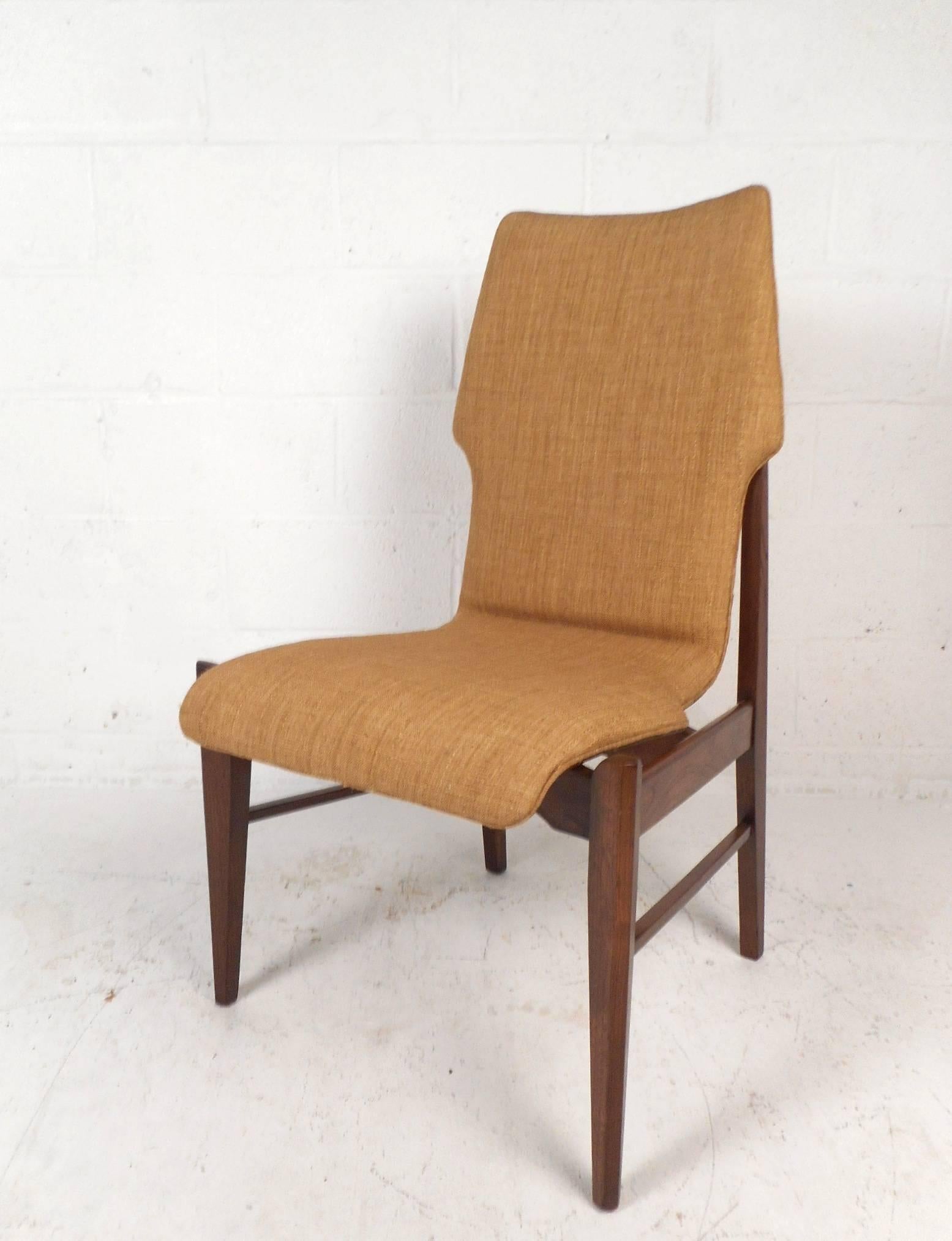 Set of Four Mid-Century Modern Wood Back Dining Chairs In Good Condition In Brooklyn, NY