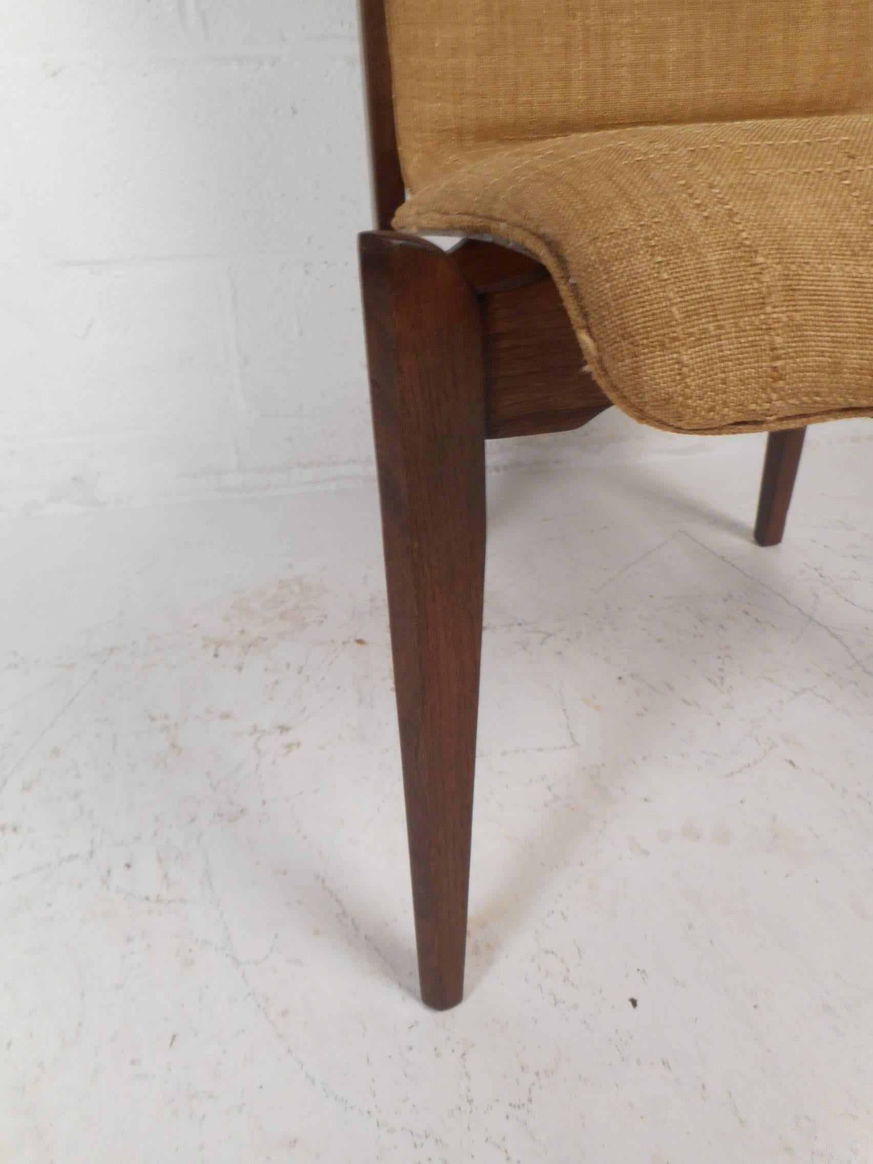 Set of Four Mid-Century Modern Wood Back Dining Chairs 3