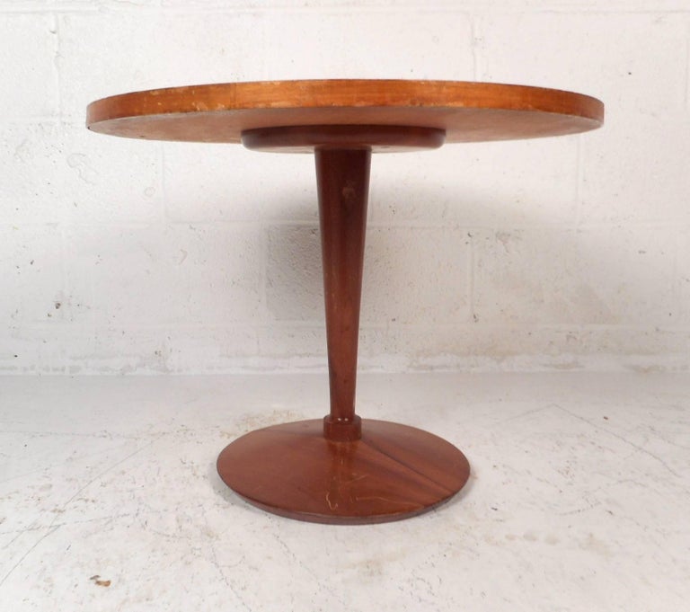 Unique Mid-Century Modern Round End Table For Sale at 1stDibs