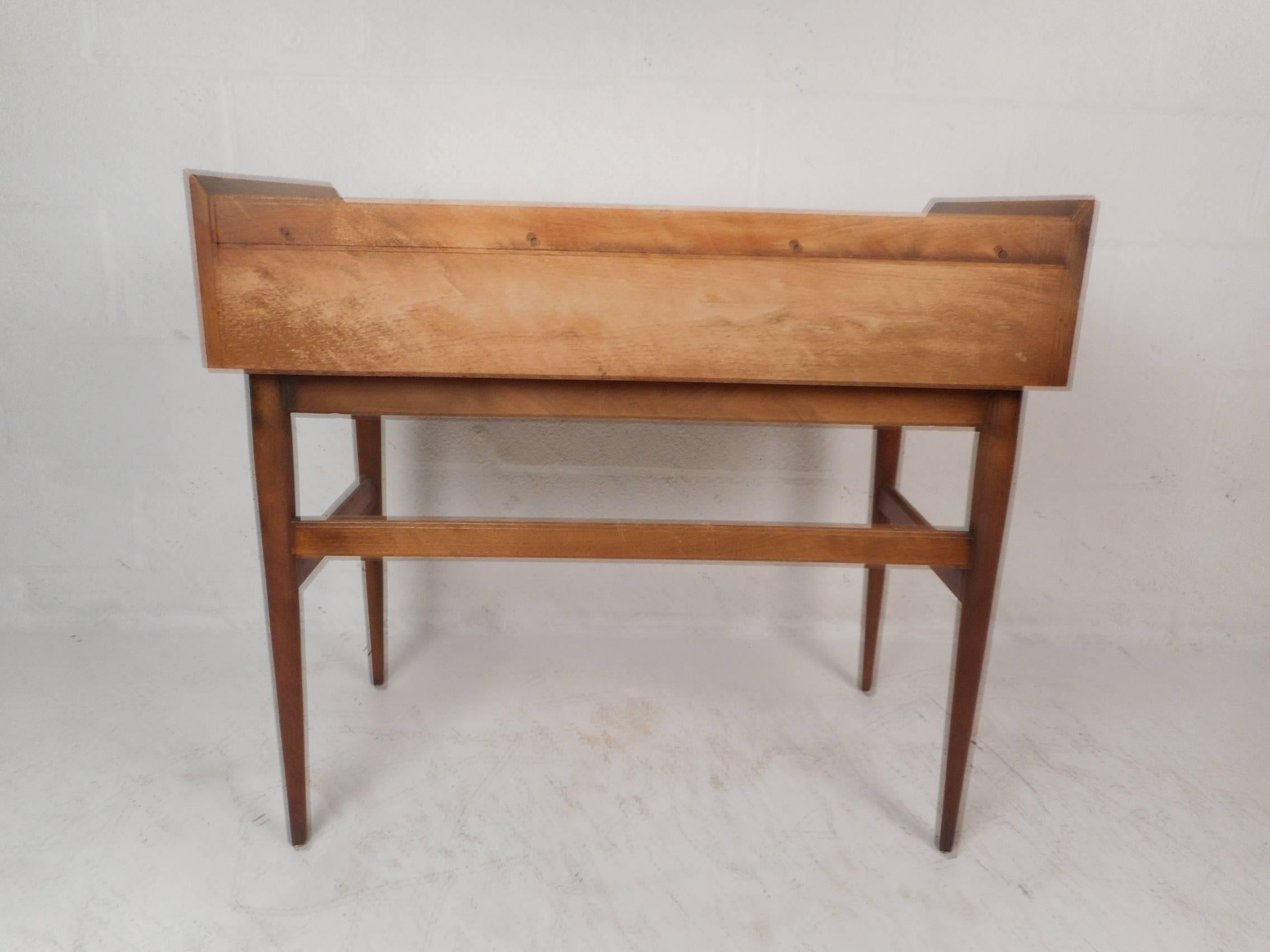 Late 20th Century Small Mid-Century Modern Desk or Vanity by American of Martinsville