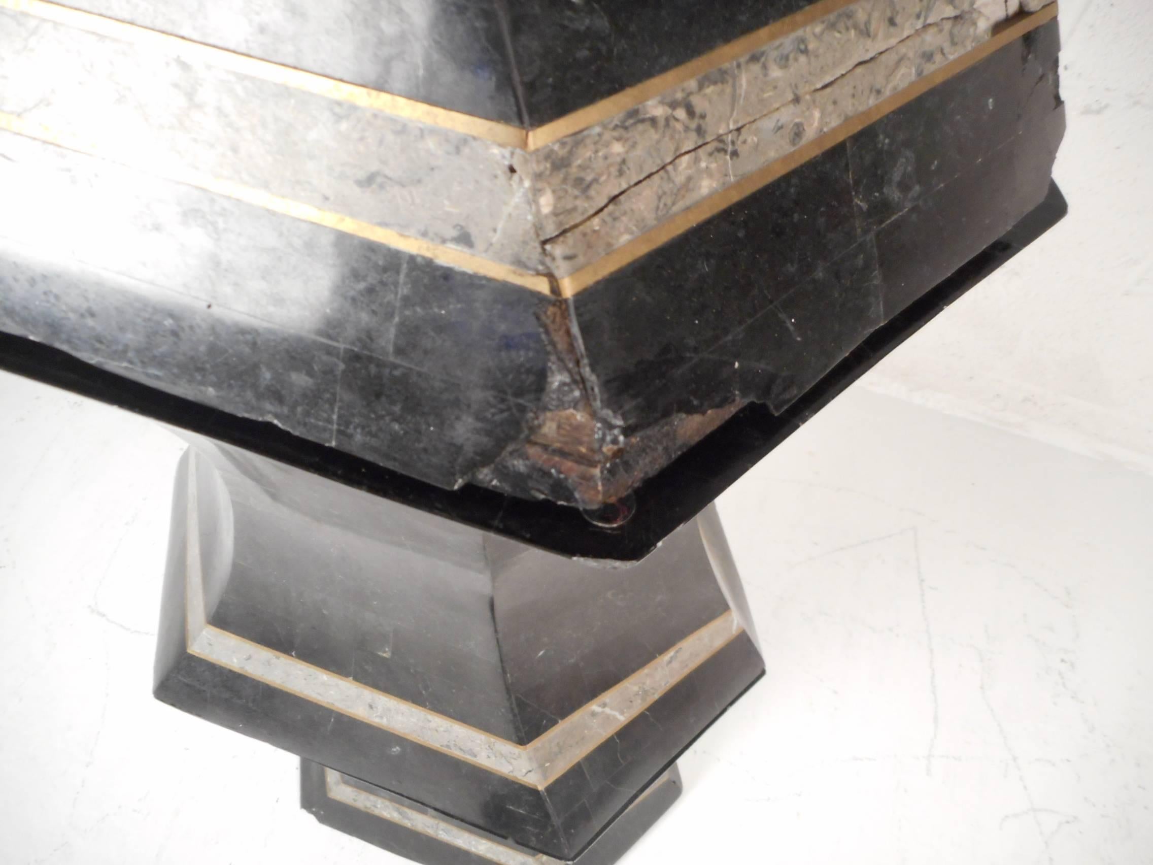 Pierre Trois tables en pierre tesselée de Robert Marcius pour Casa Bique en vente