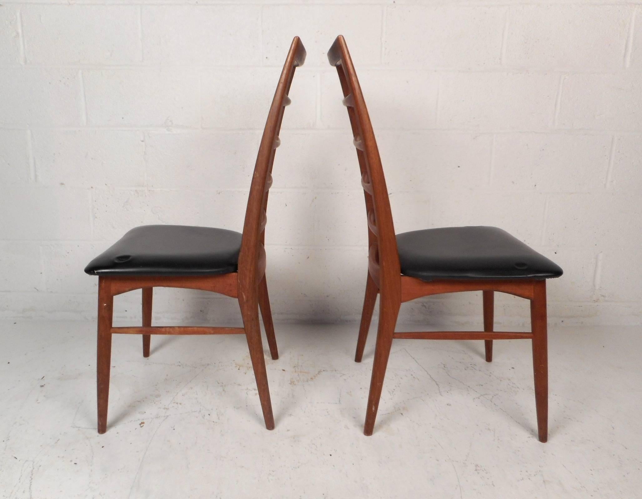 Pair of Danish Mid-Century Modern Dining Chairs by Koefoeds Hornslet In Good Condition In Brooklyn, NY