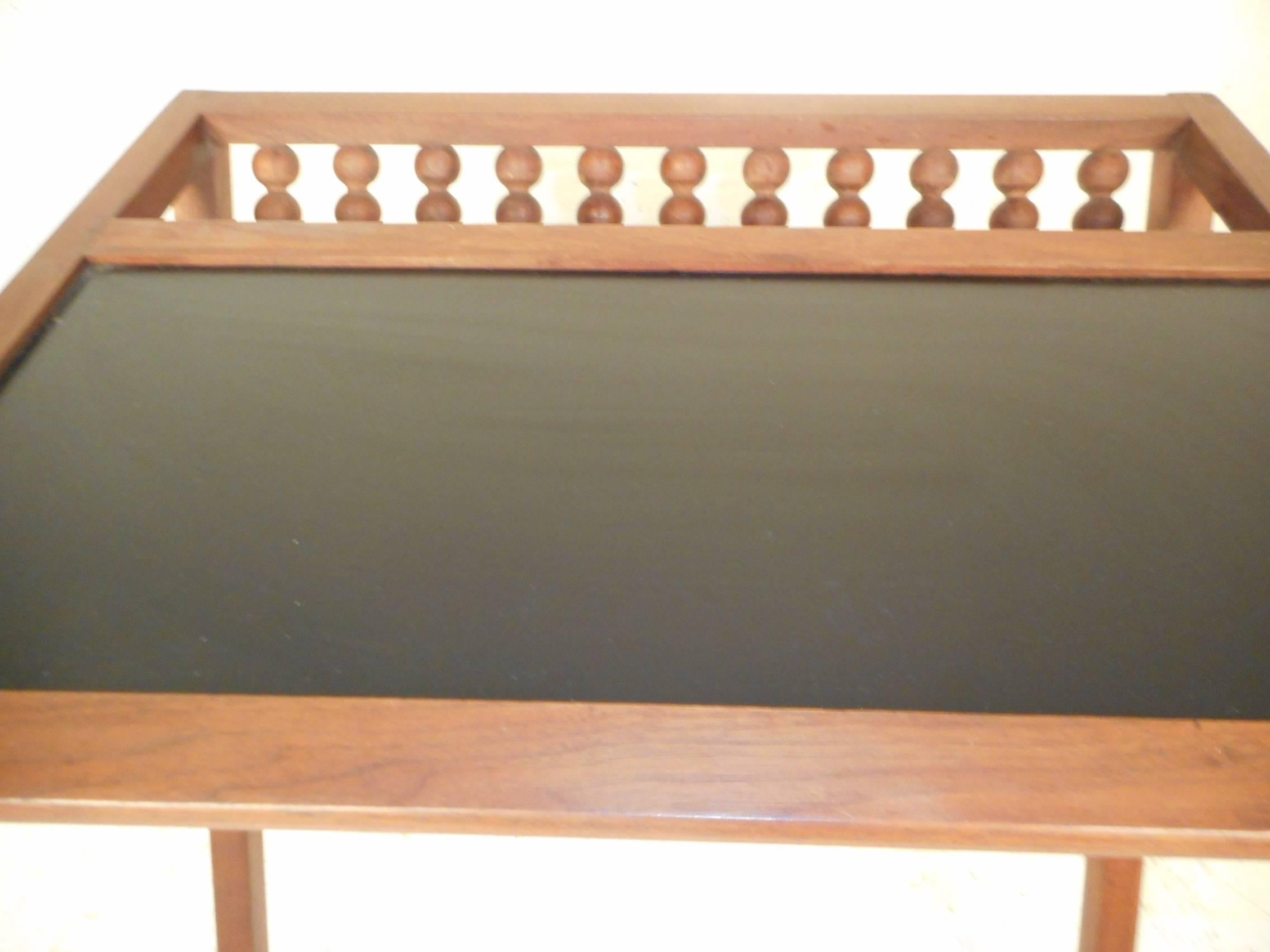 Decorated Mid-Century Modern Walnut Magazine Rack In Good Condition In Brooklyn, NY