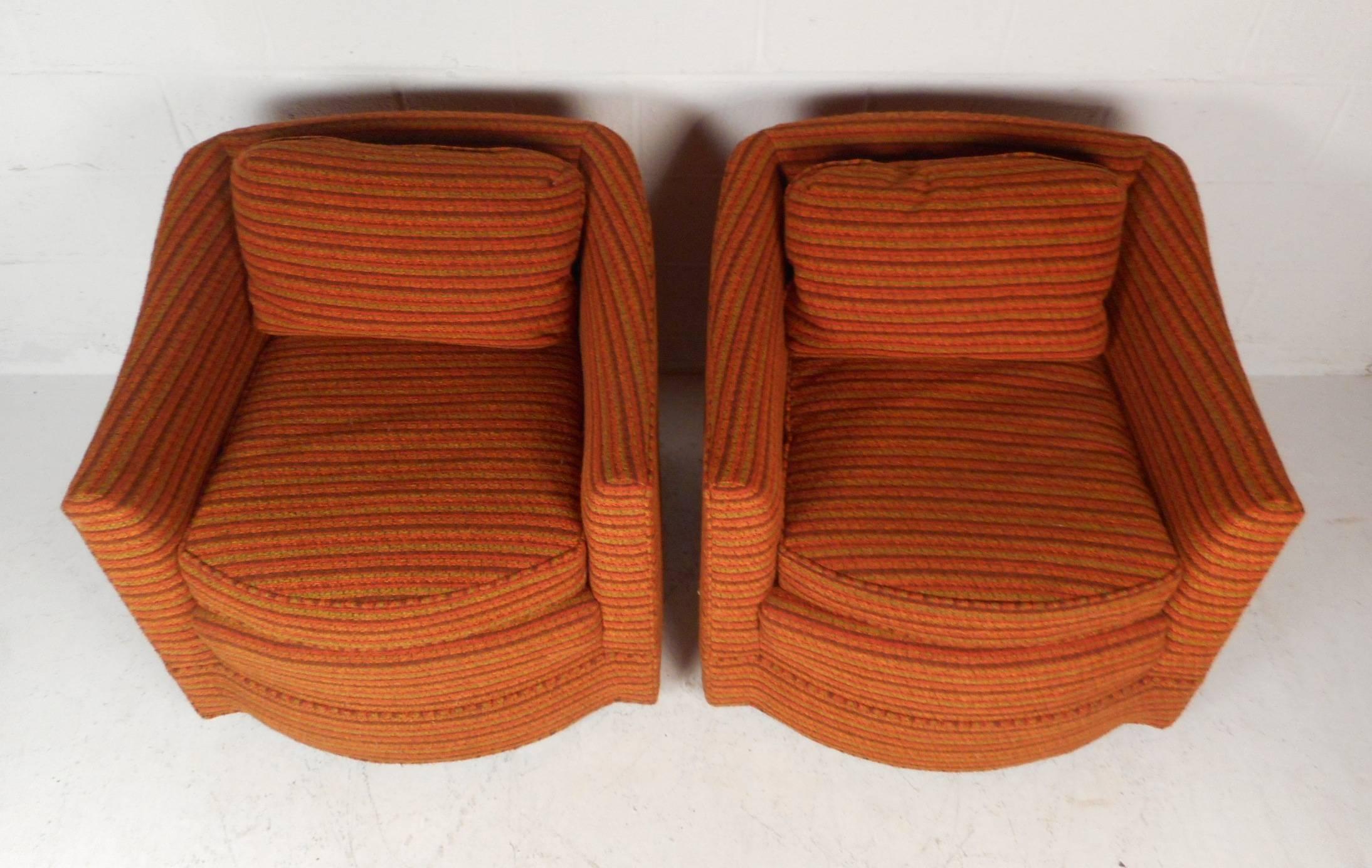Late 20th Century Pair of Mid-Century Modern Upholstered Lounge Chairs by Century Furniture