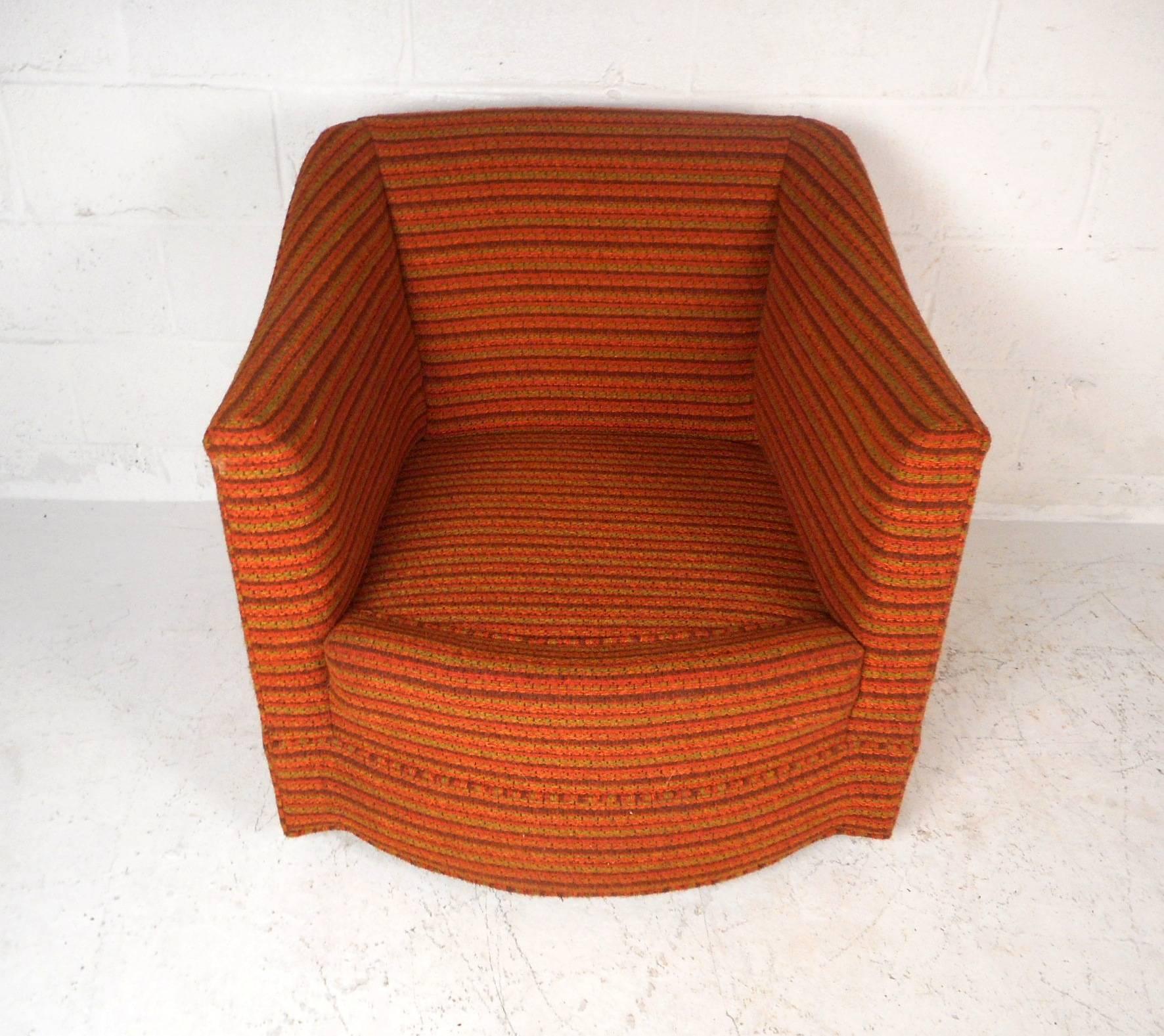 Upholstery Pair of Mid-Century Modern Upholstered Lounge Chairs by Century Furniture