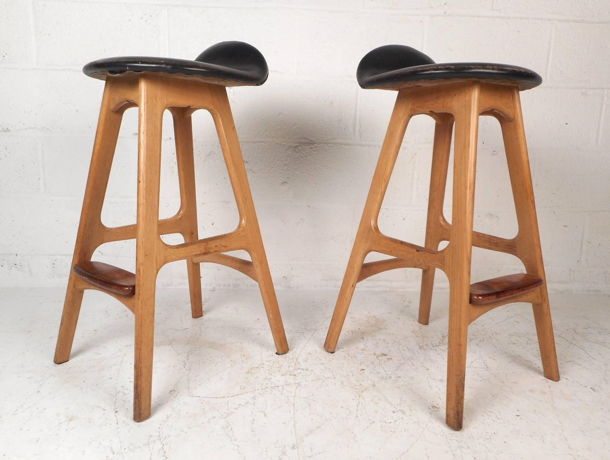 Pair of Danish Mid-Century Modern O.D. Mobler Bar Stools by Erik Buck In Good Condition In Brooklyn, NY