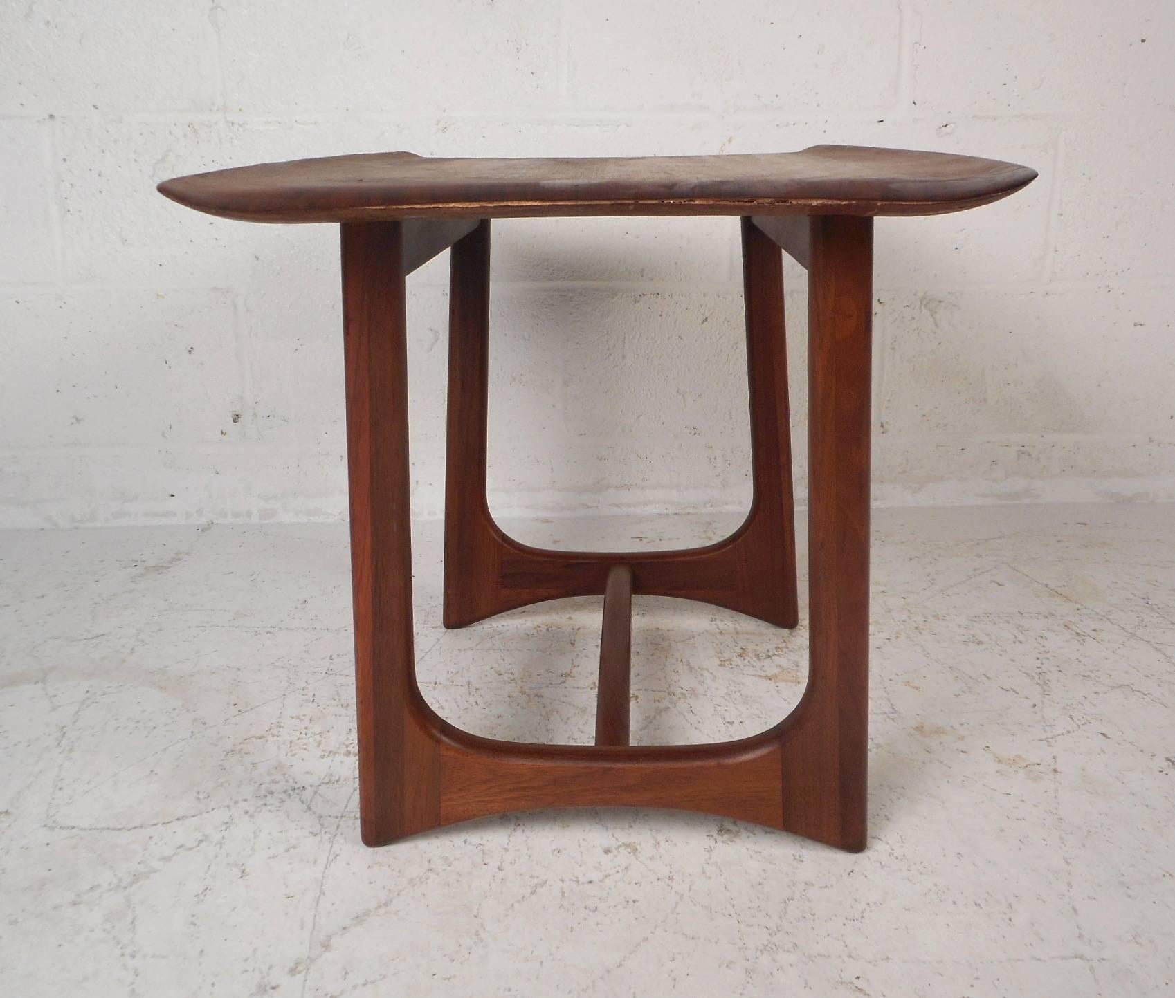 Unique Mid-Century Modern Sculpted End Table by Craft Associates In Good Condition In Brooklyn, NY