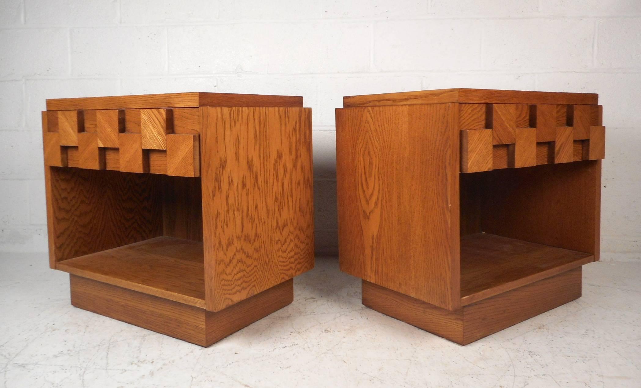 Pair of Mid-Century Modern Brutalist Nightstands In Good Condition In Brooklyn, NY