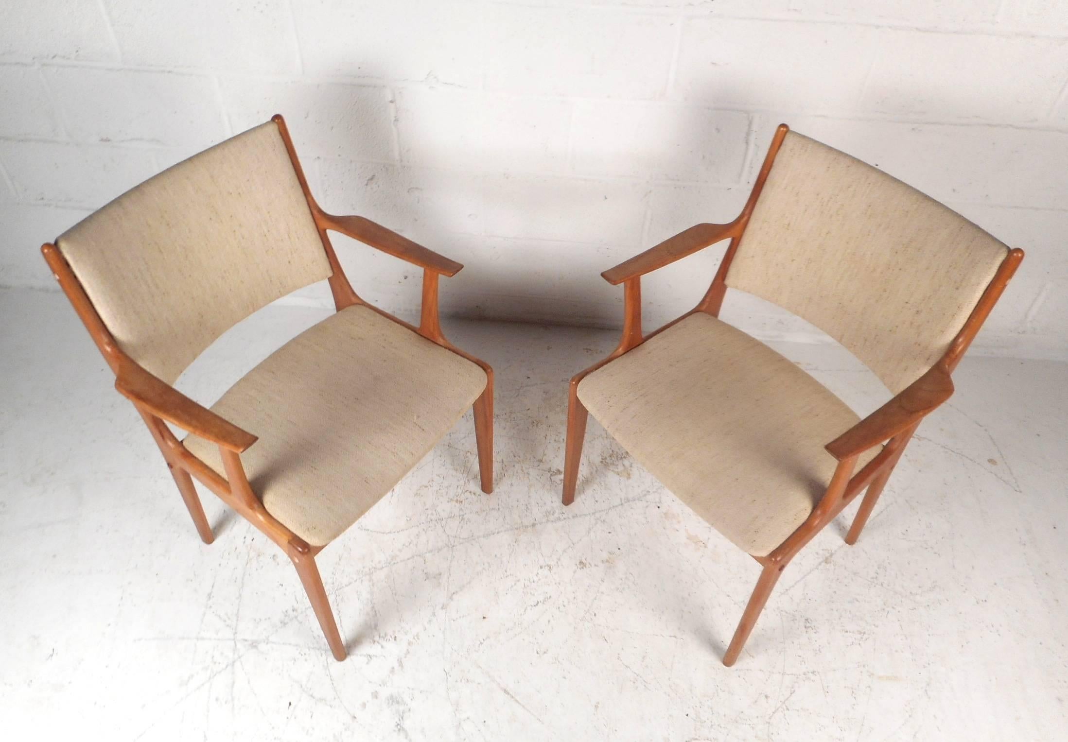 Late 20th Century Beautiful Pair of Mid-Century Modern Danish Teak Arm Dining Chairs