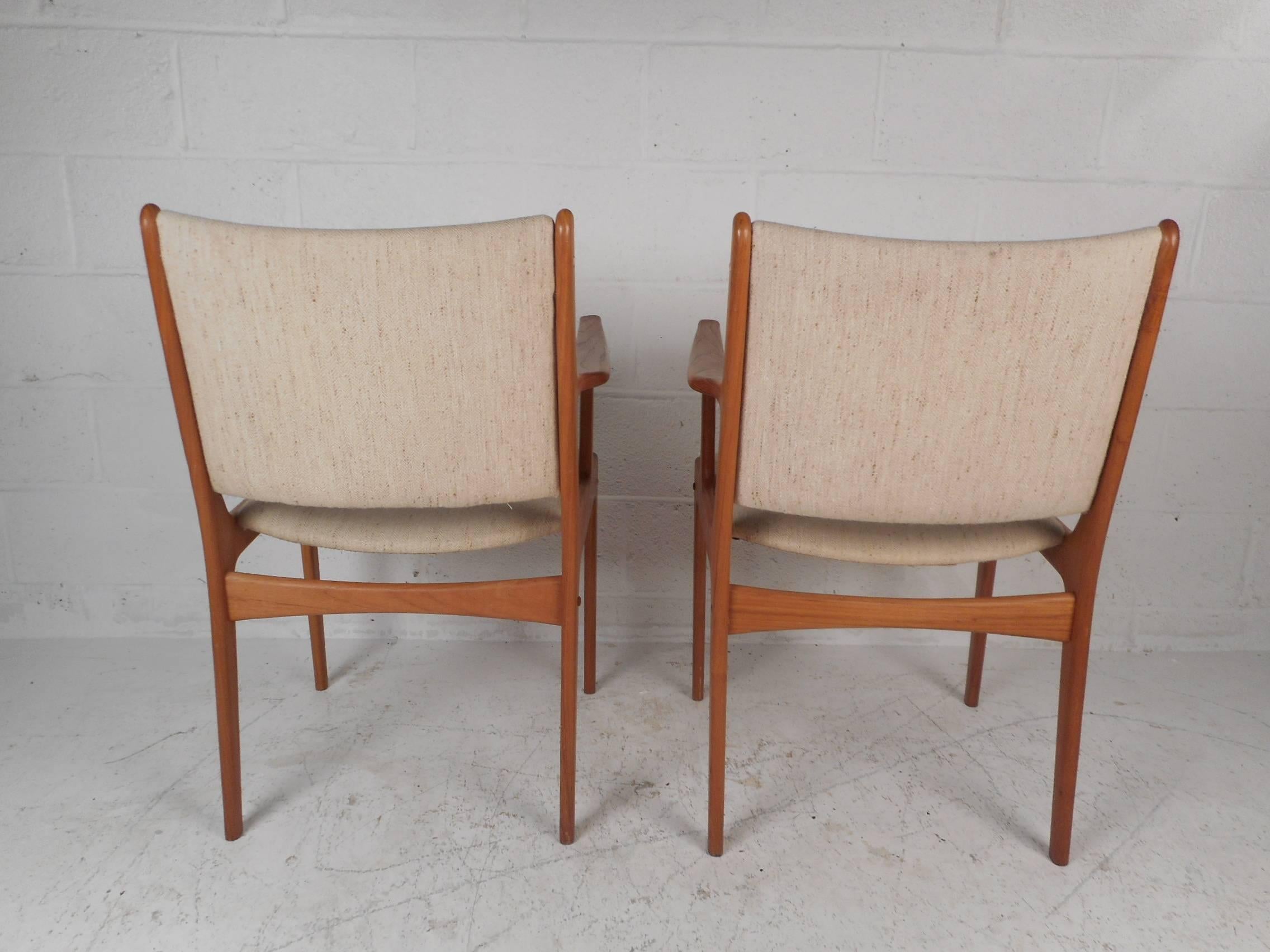 Beautiful Pair of Mid-Century Modern Danish Teak Arm Dining Chairs 1