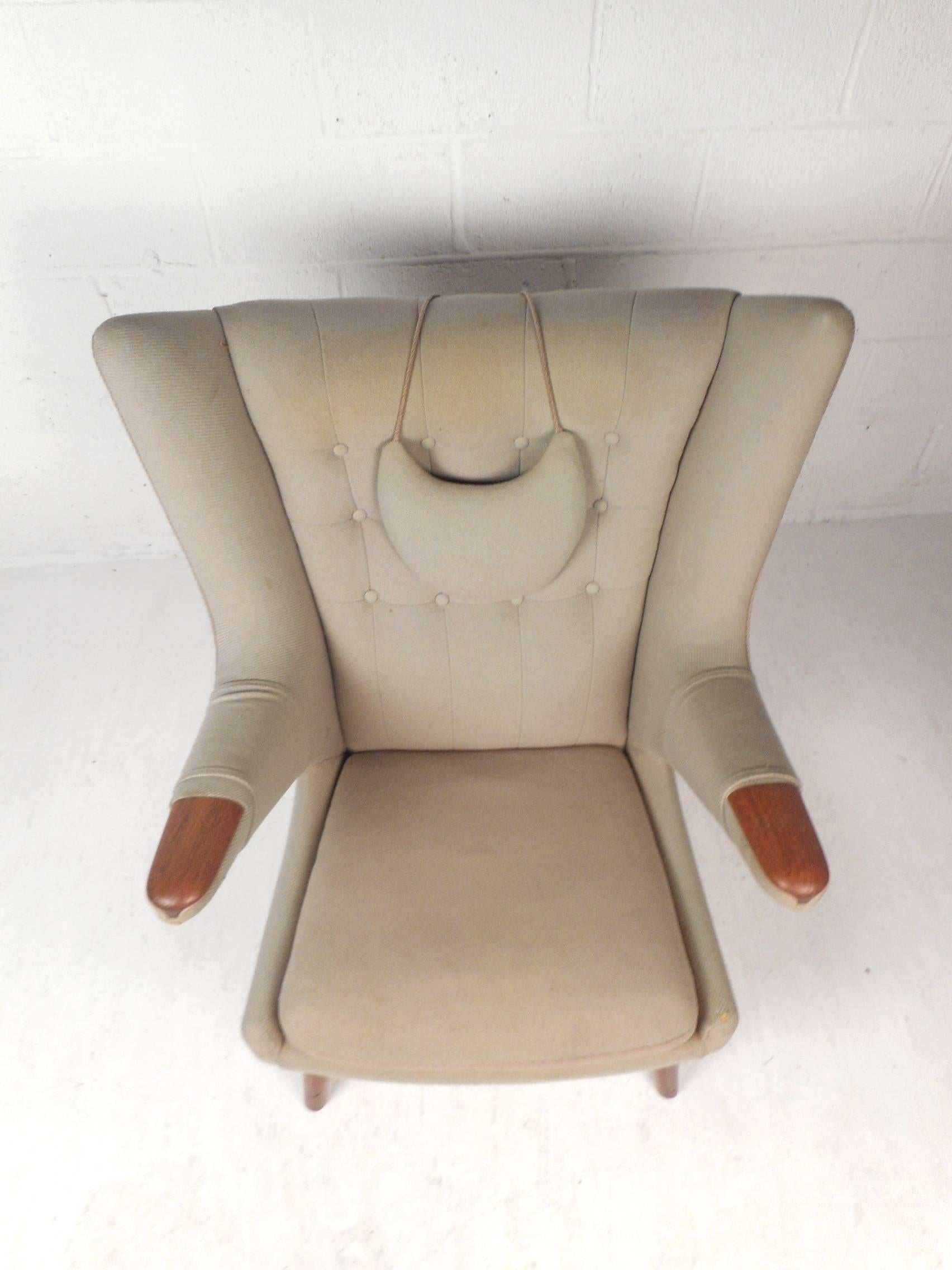 Late 20th Century Mid-Century Modern Papa Bear Lounge Chair by Hans J Wegner