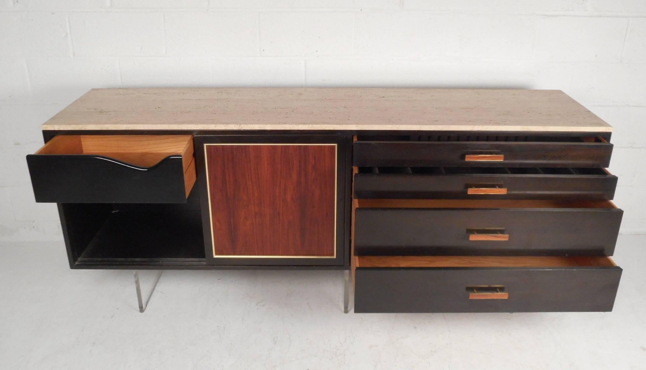 Exquisite Mid-Century Modern-Sideboard mit Marmorplatte von Harvey Probber (Ende des 20. Jahrhunderts) im Angebot