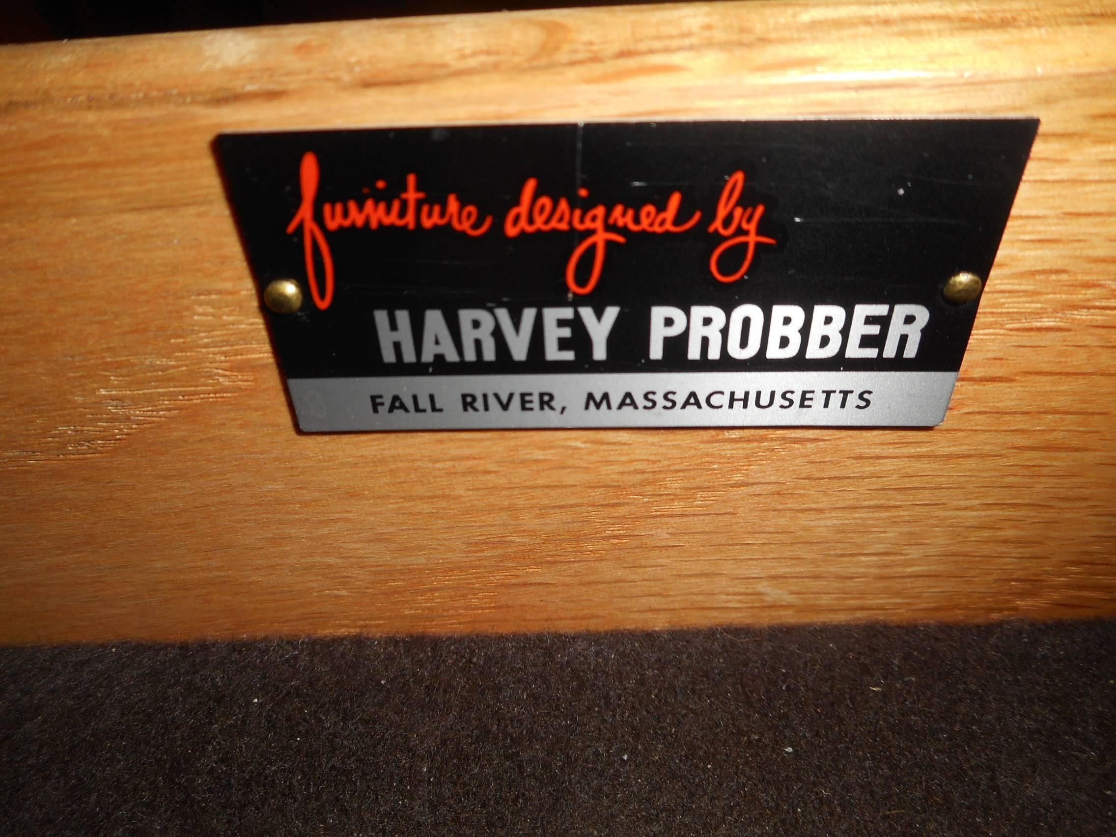 Exquisite Mid-Century Modern-Sideboard mit Marmorplatte von Harvey Probber im Angebot 1