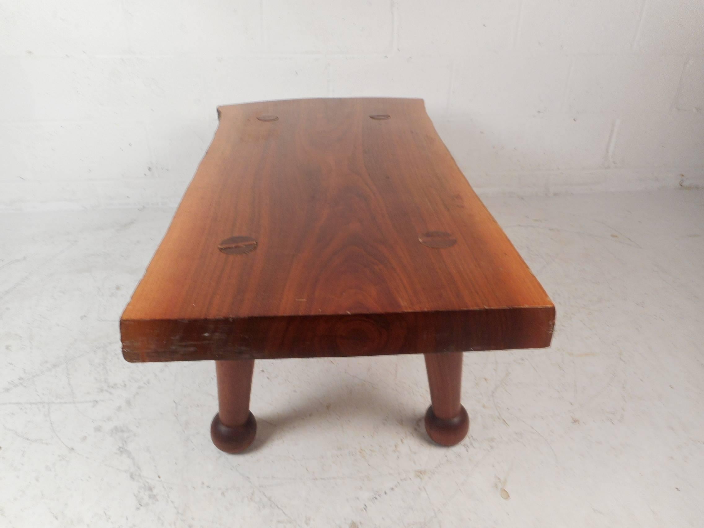 Stunning Vintage Modern Live Edge Tree Slab Coffee Table In Good Condition In Brooklyn, NY