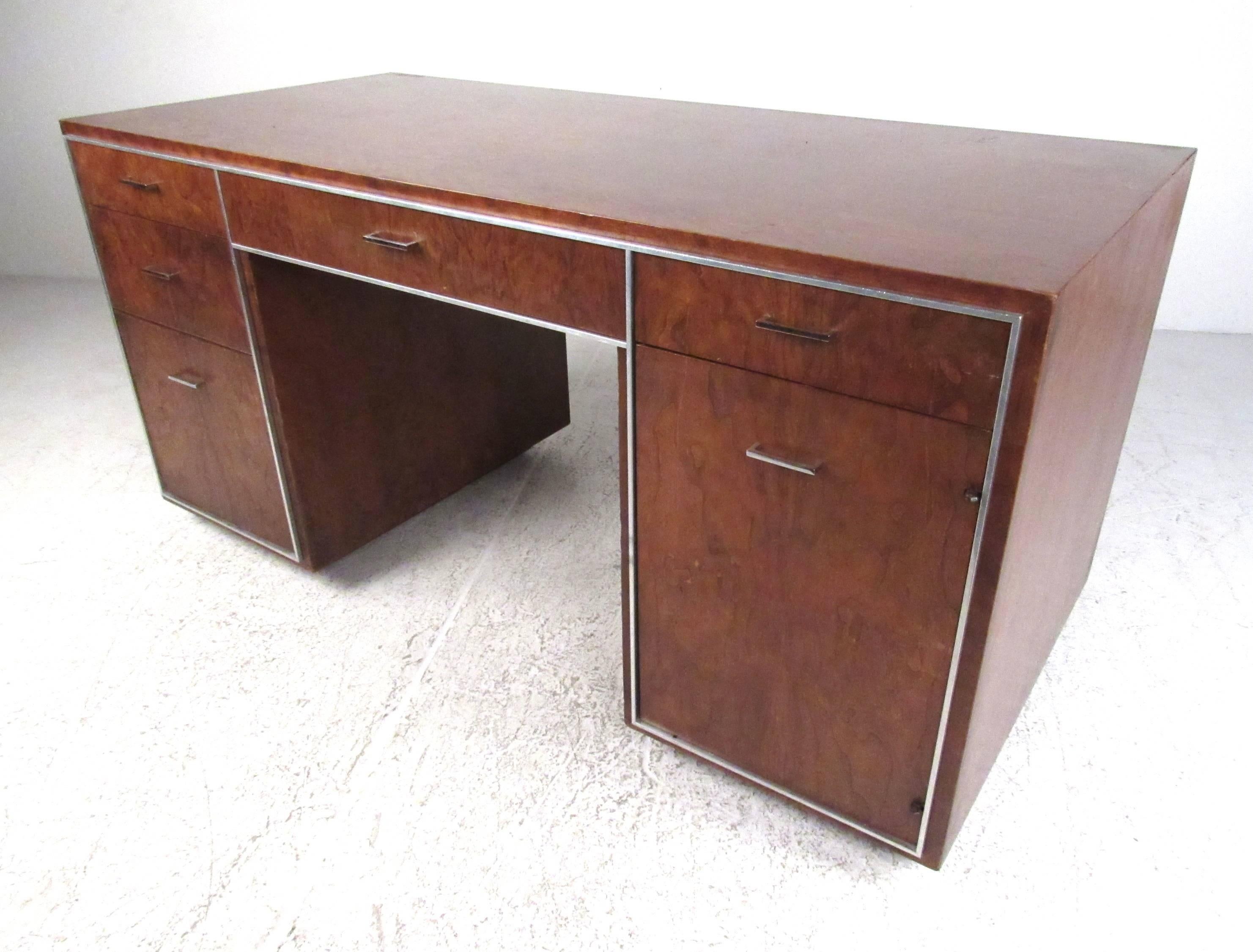 Attractive deep grain patterned walnut desk with simple lines accentuated by aluminum trim and matching drawer pulls. Designed for freestanding application with storage compartments on back side. Please confirm item location (NY or NJ) with dealer.
