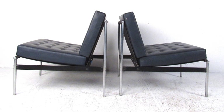 Pair of Mid-Century Modern Italian Slipper Chairs In Good Condition For Sale In Brooklyn, NY