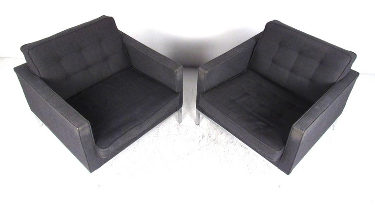 American Mid-Century Modern Pair of Florence Knoll Club Chairs For Sale