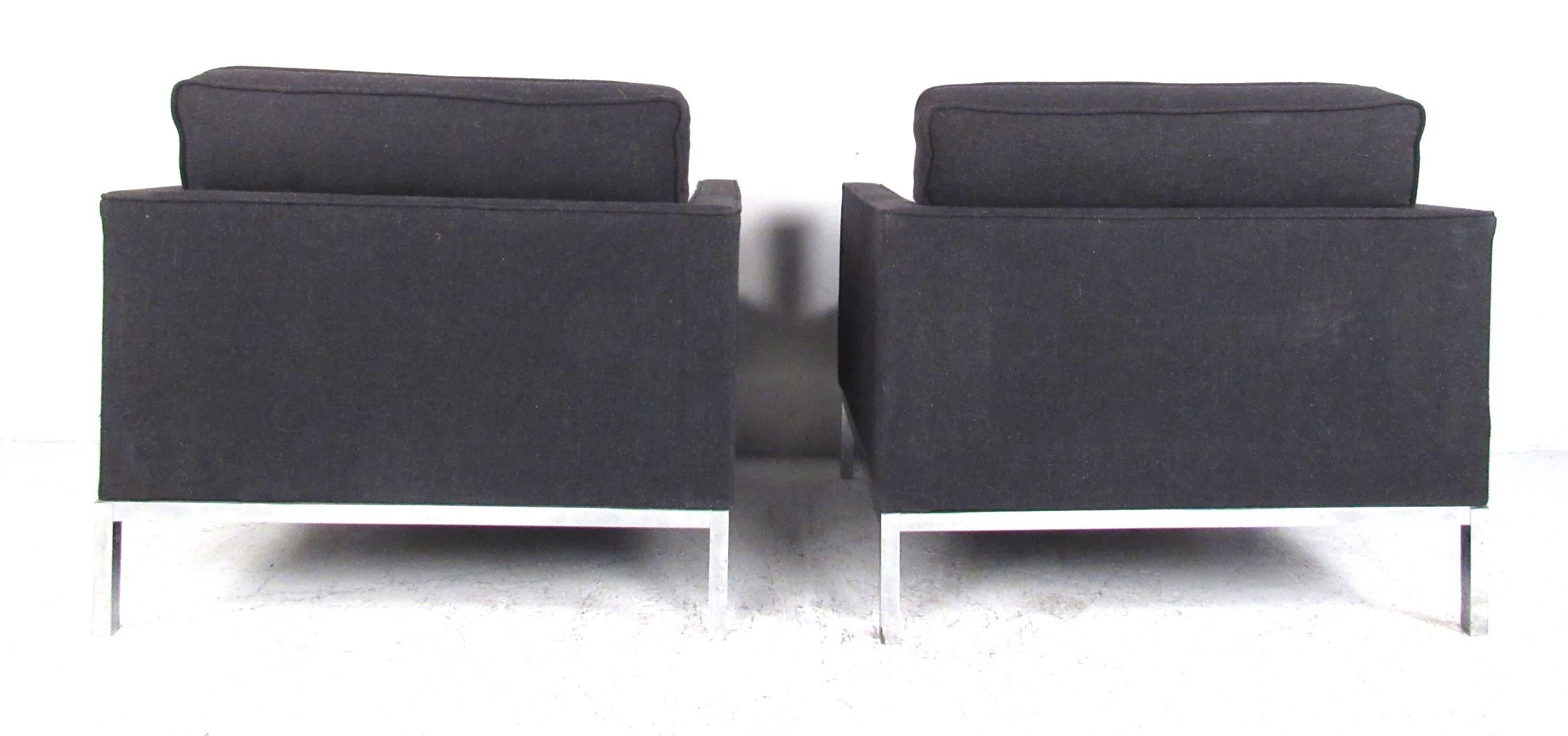 American Mid-Century Modern Pair of Florence Knoll Club Chairs For Sale
