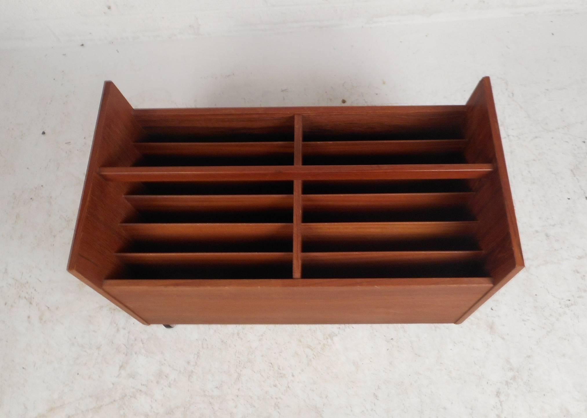 Mid-Century Modern Teak Magazine Rack with Castors In Good Condition In Brooklyn, NY