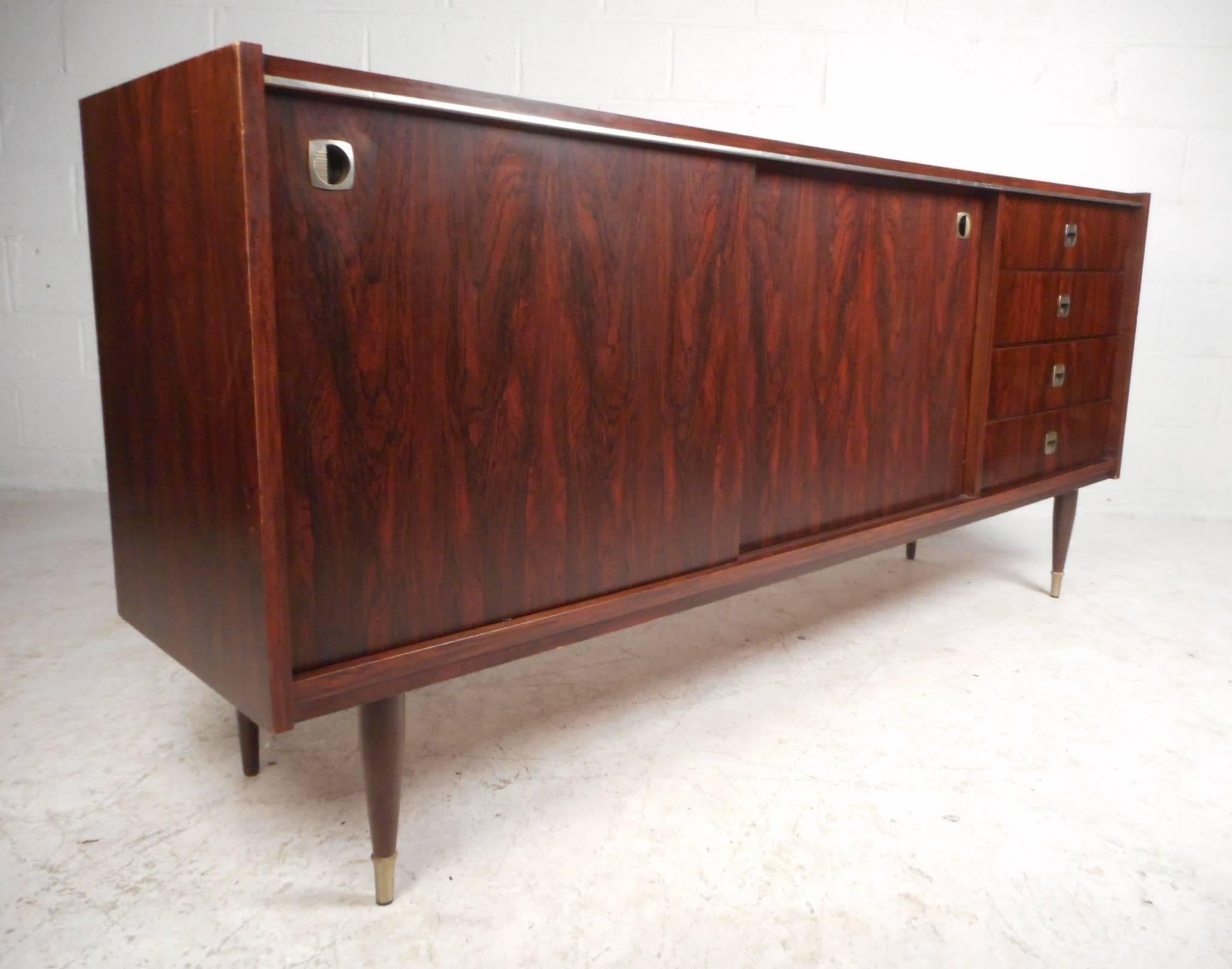 Mid-Century moderno Credenza moderna d'epoca in legno di palissandro di Royal Board of Sweden in vendita