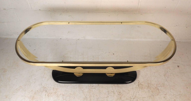 Mid-Century Modern Brass Hall Table In Good Condition For Sale In Brooklyn, NY