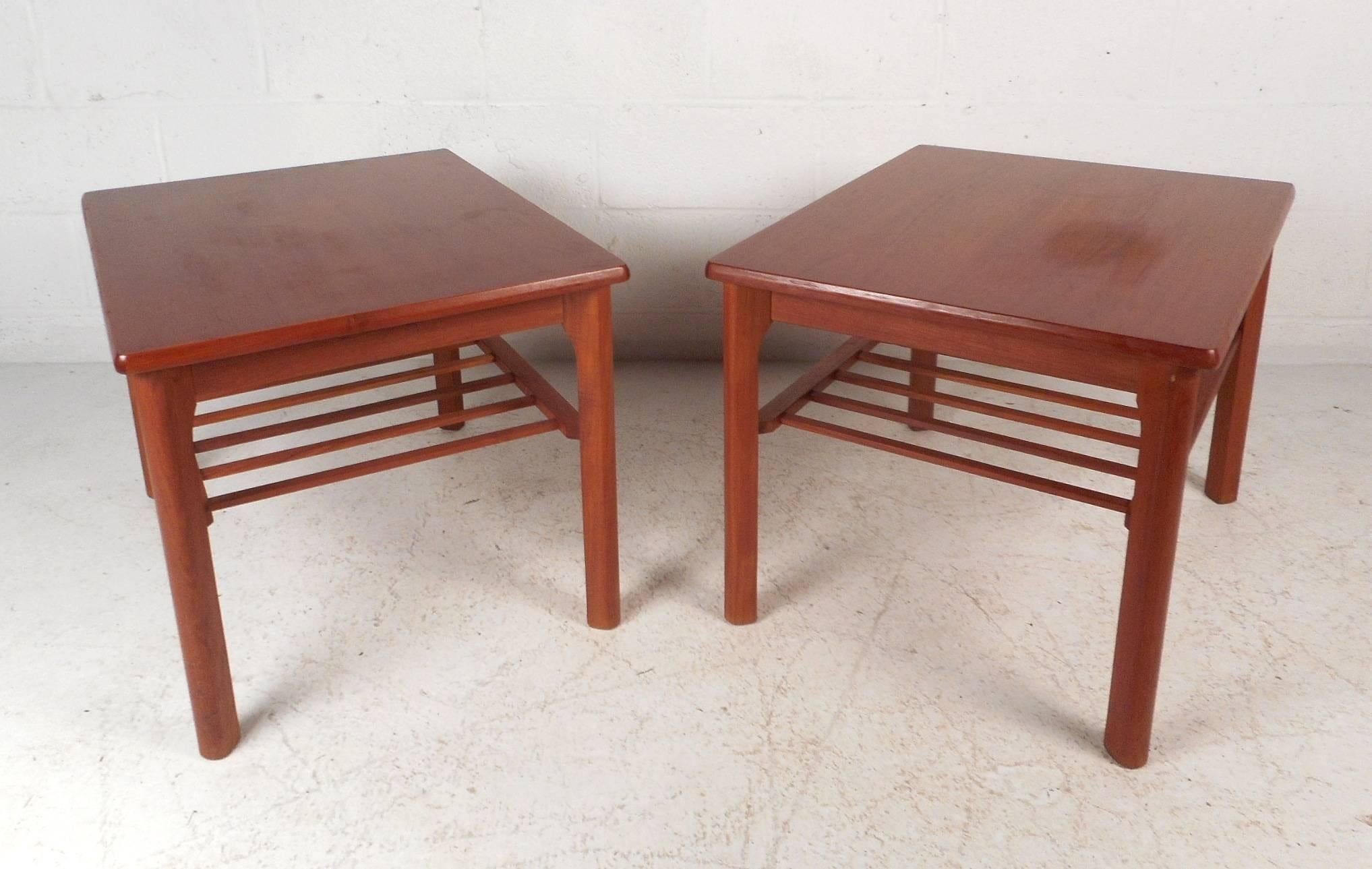 Mid-Century Modern Paire de tables d'appoint danoises en teck de style mi-siècle moderne par Mobelfabrikken Toften en vente