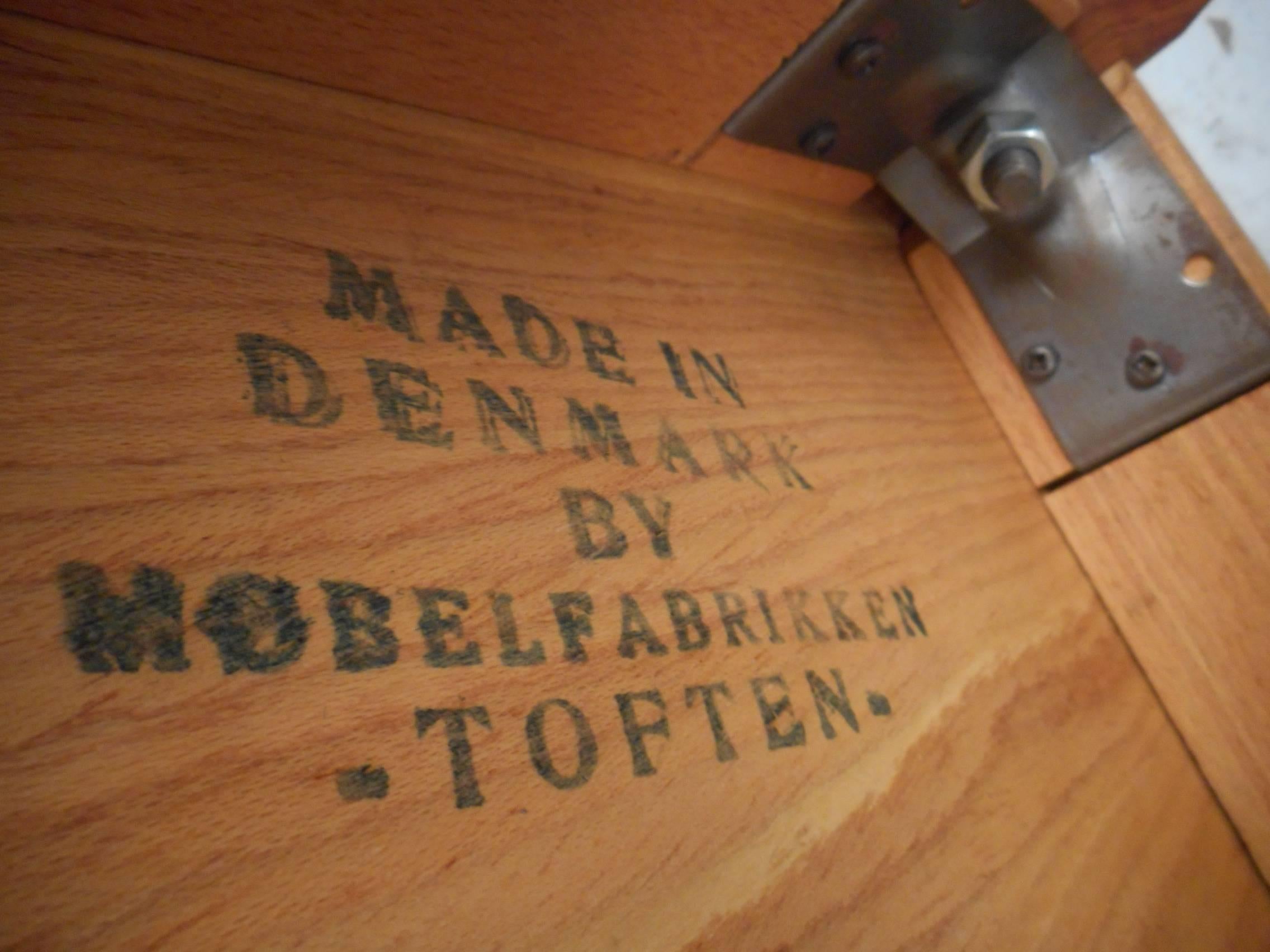 Fin du 20e siècle Paire de tables d'appoint danoises en teck de style mi-siècle moderne par Mobelfabrikken Toften en vente