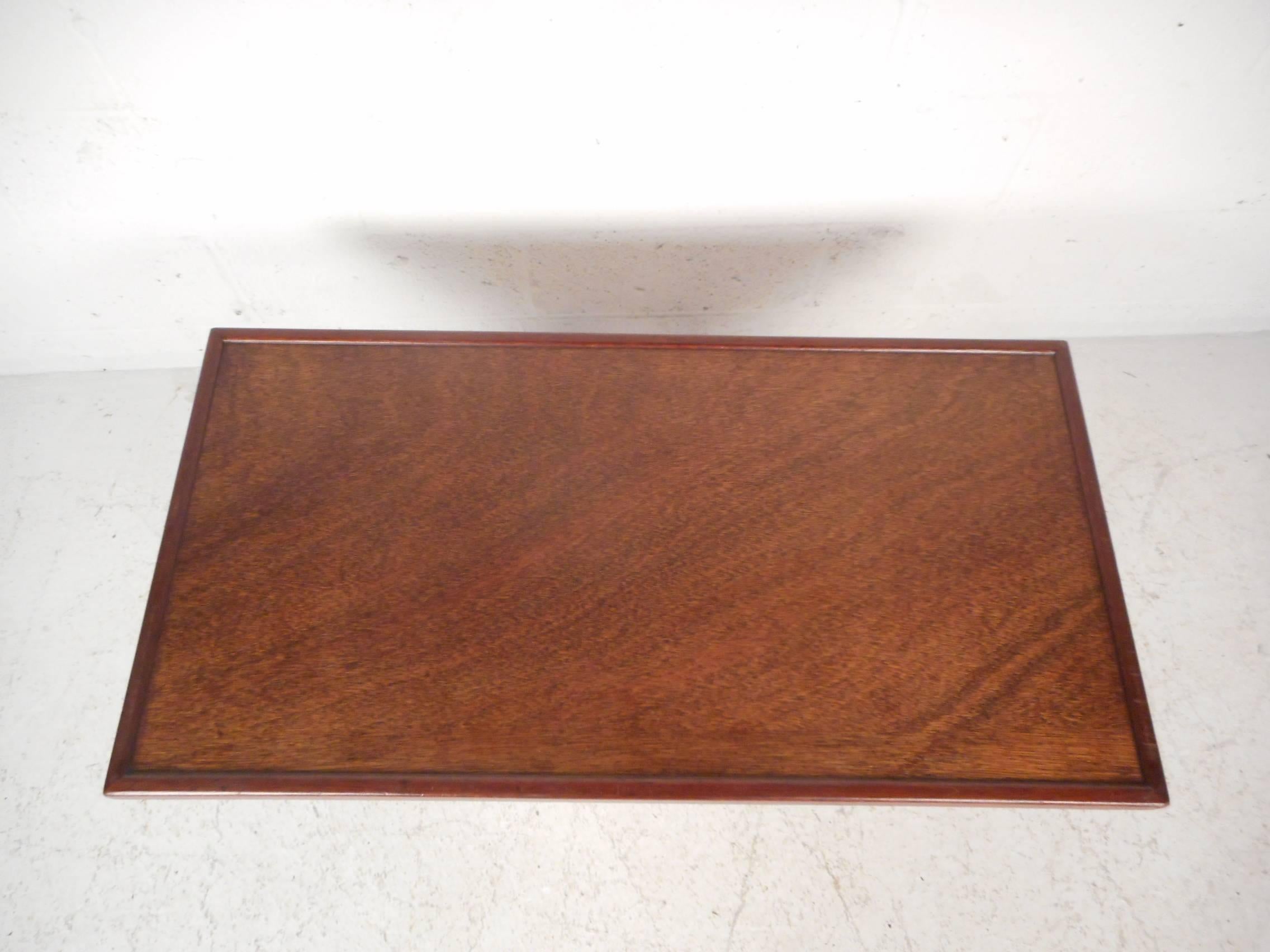 Midcentury Walnut Coffee Table In Good Condition For Sale In Brooklyn, NY