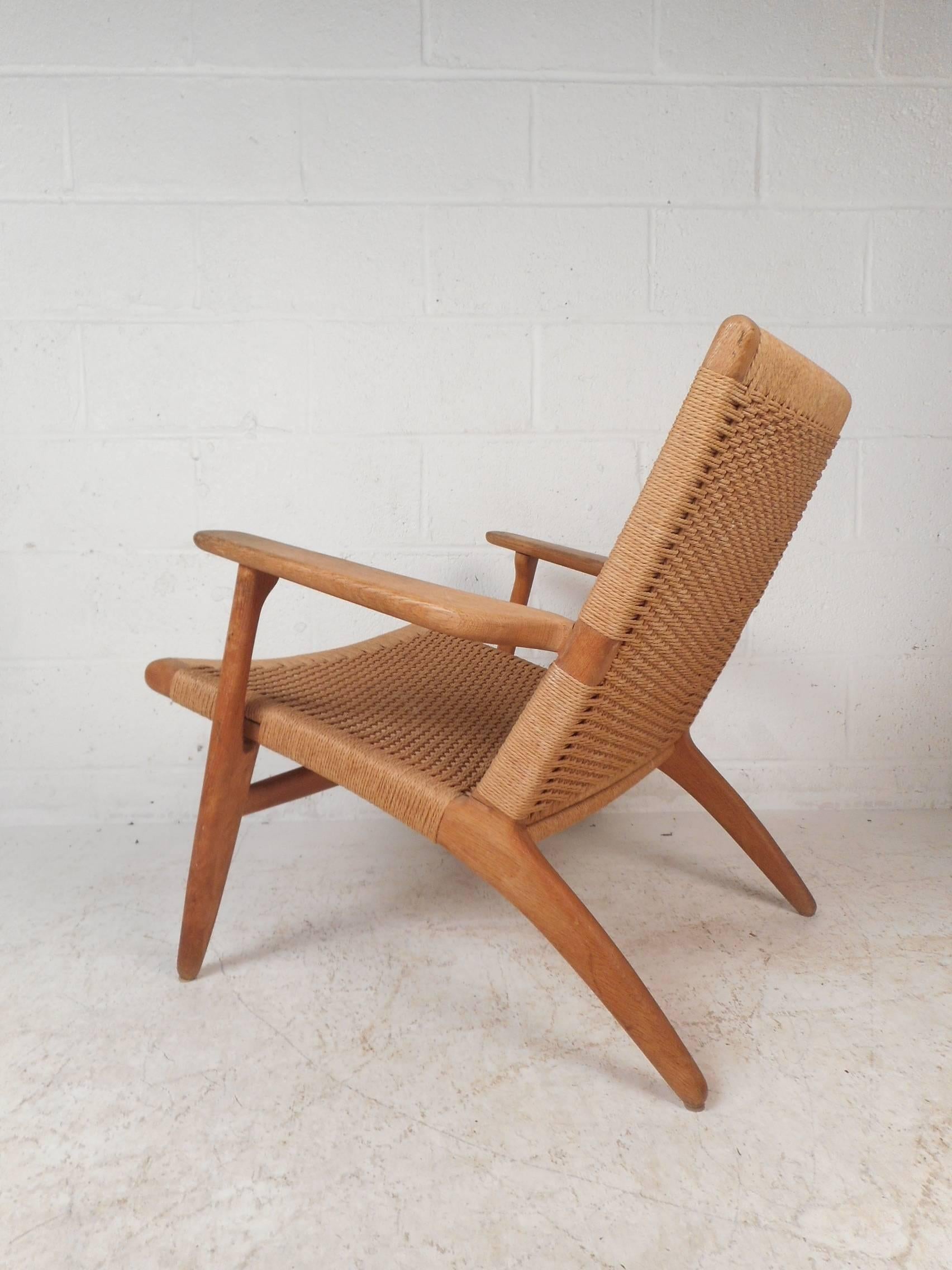 mid century ch25 lounge chair