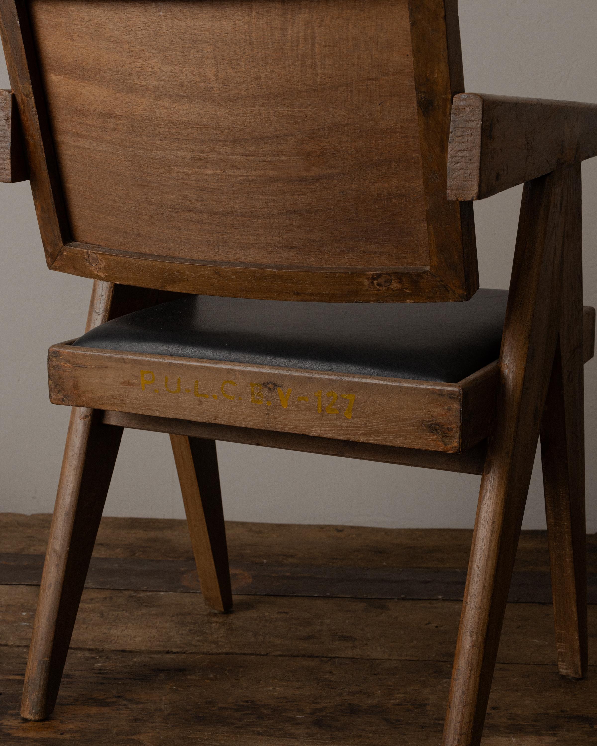 Paar Pierre Jeanneret Sessel, Model No. PJ-SI-28-A, ca. 1950er Jahre, Chandigarh (20. Jahrhundert) im Angebot