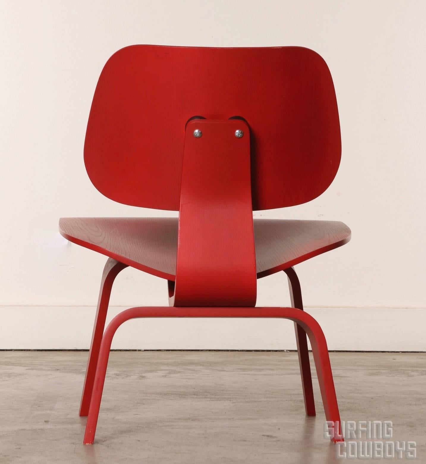 Pair of Red Eames Molded Plywood Lounge Chair, LCW In Good Condition In Los Angeles, CA