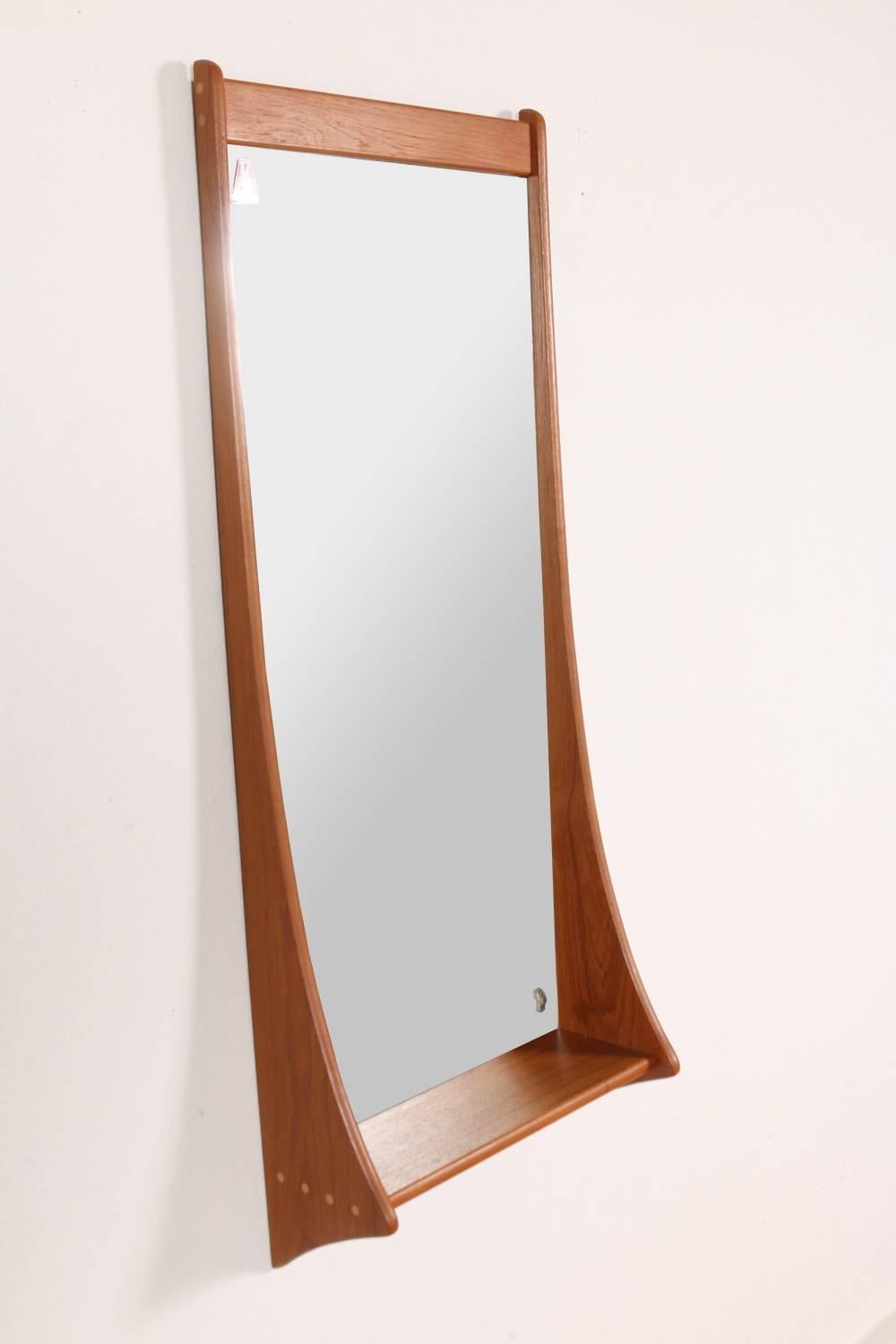Scandinavian Modern Sculptural Teak Wall Mirror with Shelf by Pedersen and Hansen, 1950s, Denmark