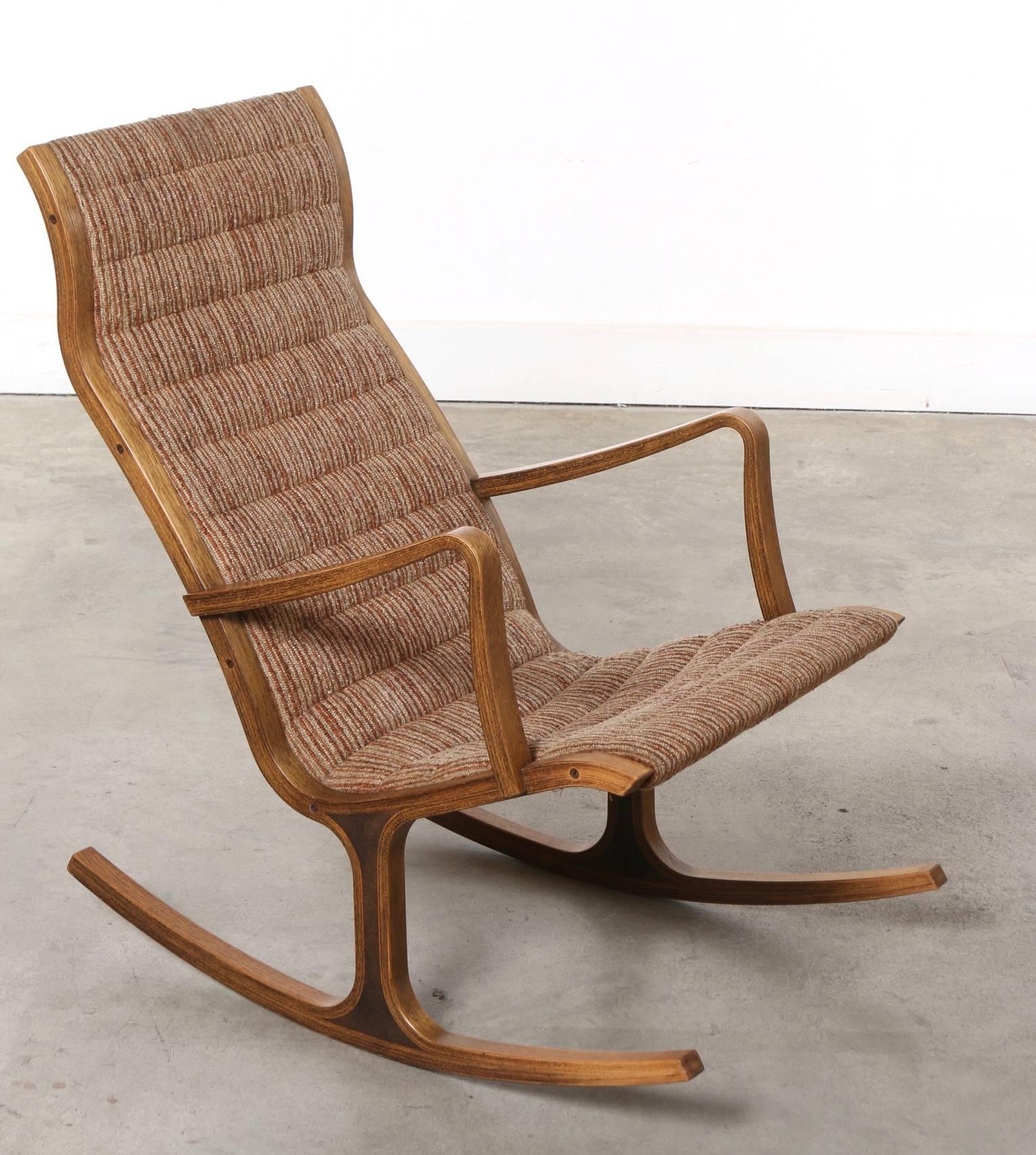 Heron Rocking Chair and Footstool by Mitsumasa Sugasawa for Tendo Mokko, Japan In Good Condition In Los Angeles, CA