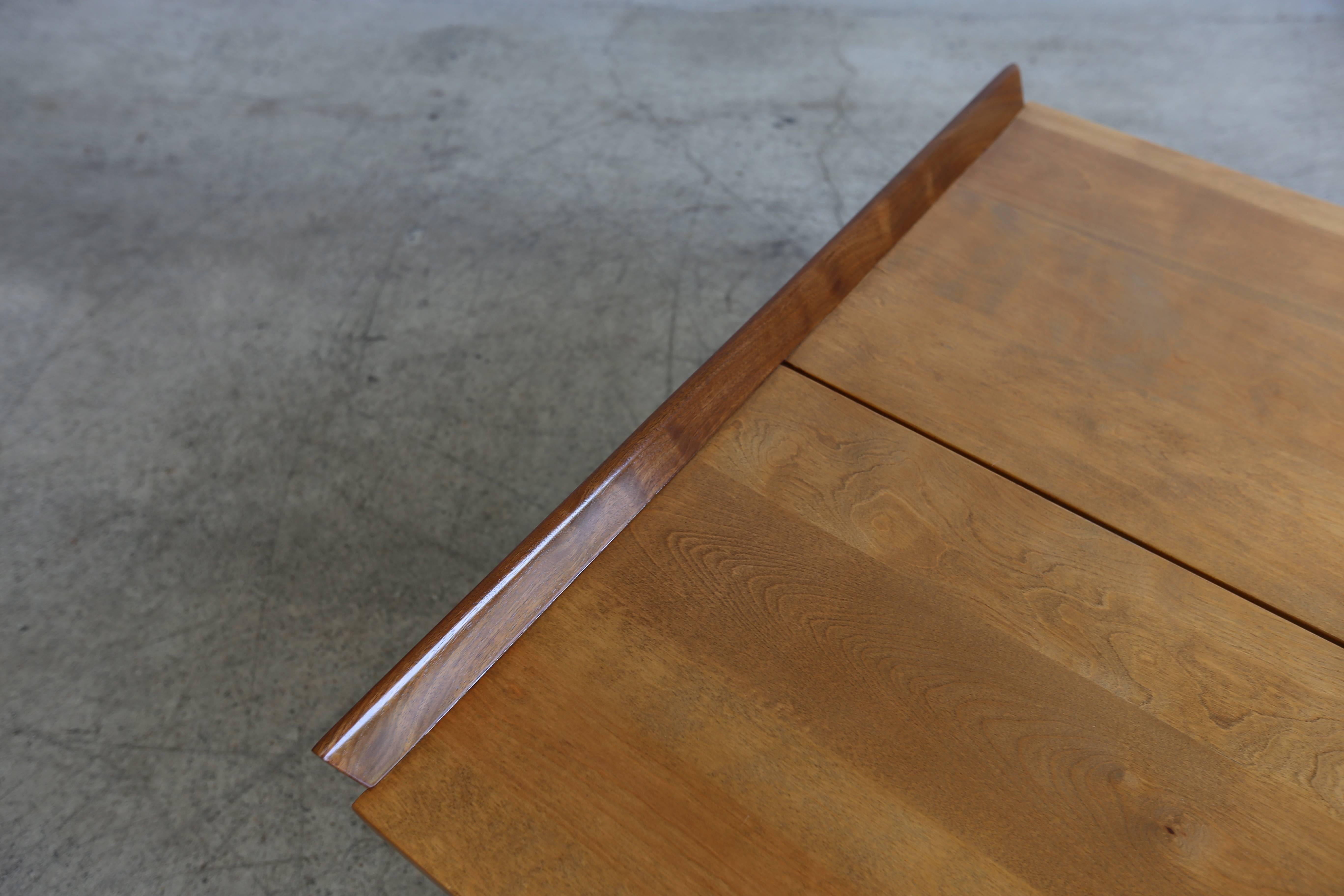 M10 Coffee Table by George Nakashima for Knoll  In Good Condition In Costa Mesa, CA
